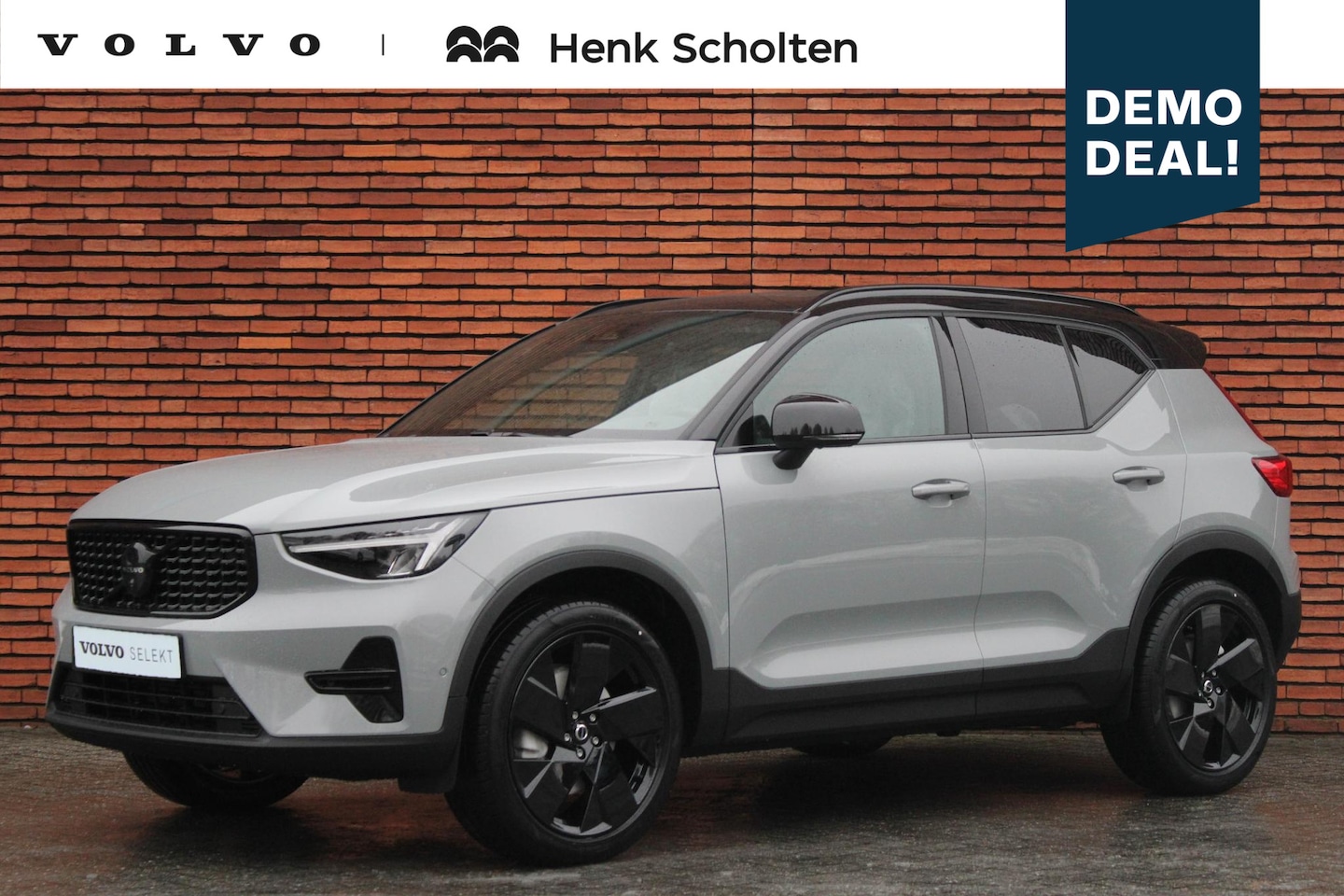 Volvo XC40 - B4 Plus Black Edition | Panoramisch schuif-/kanteldak | Elektrisch verstelbare voorstoelen - AutoWereld.nl