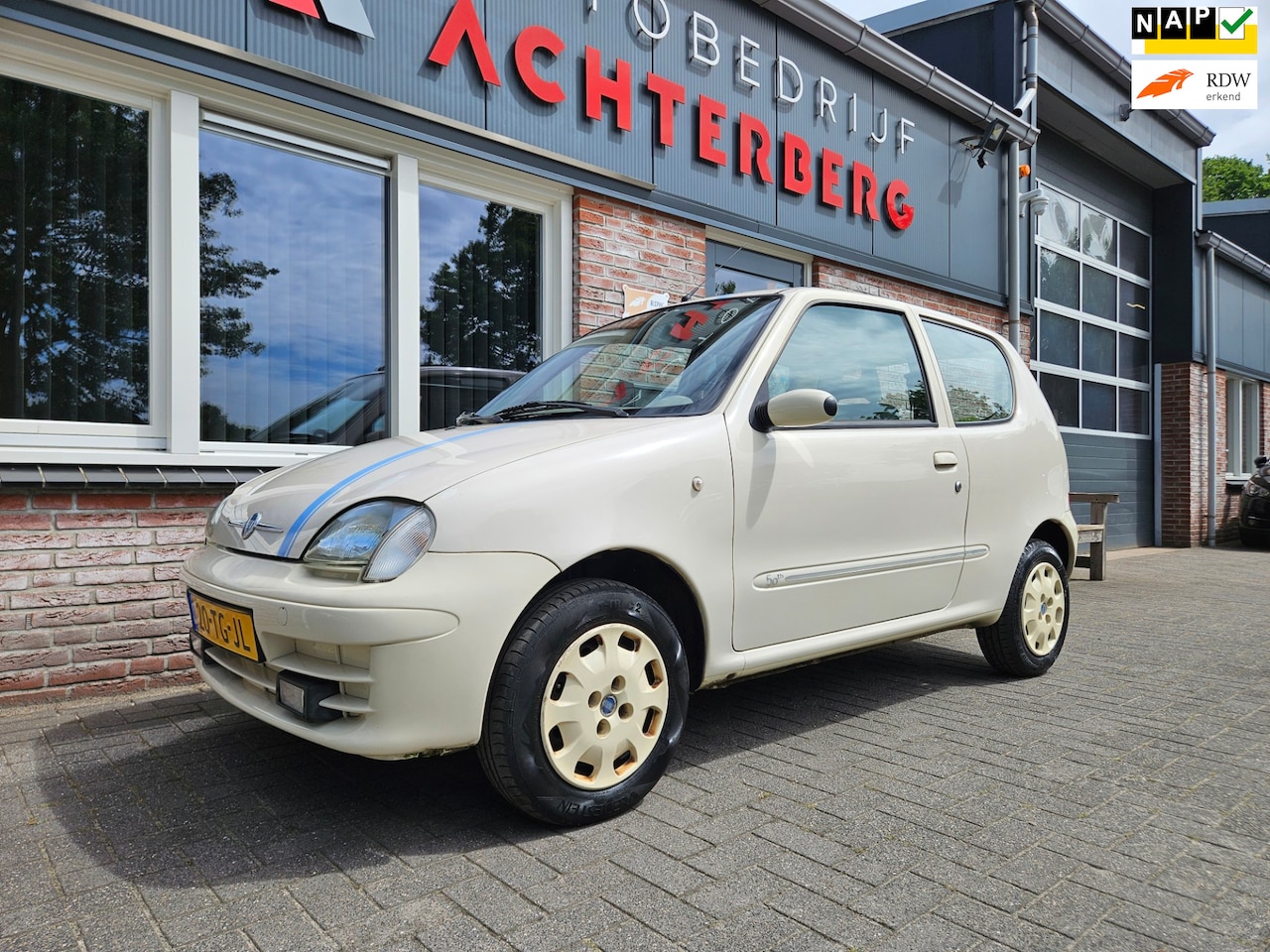 Fiat 600 - 1.1 Young Stuurbekrachtiging! NAP! Dealer Onderhouden! Leuke Auto! - AutoWereld.nl