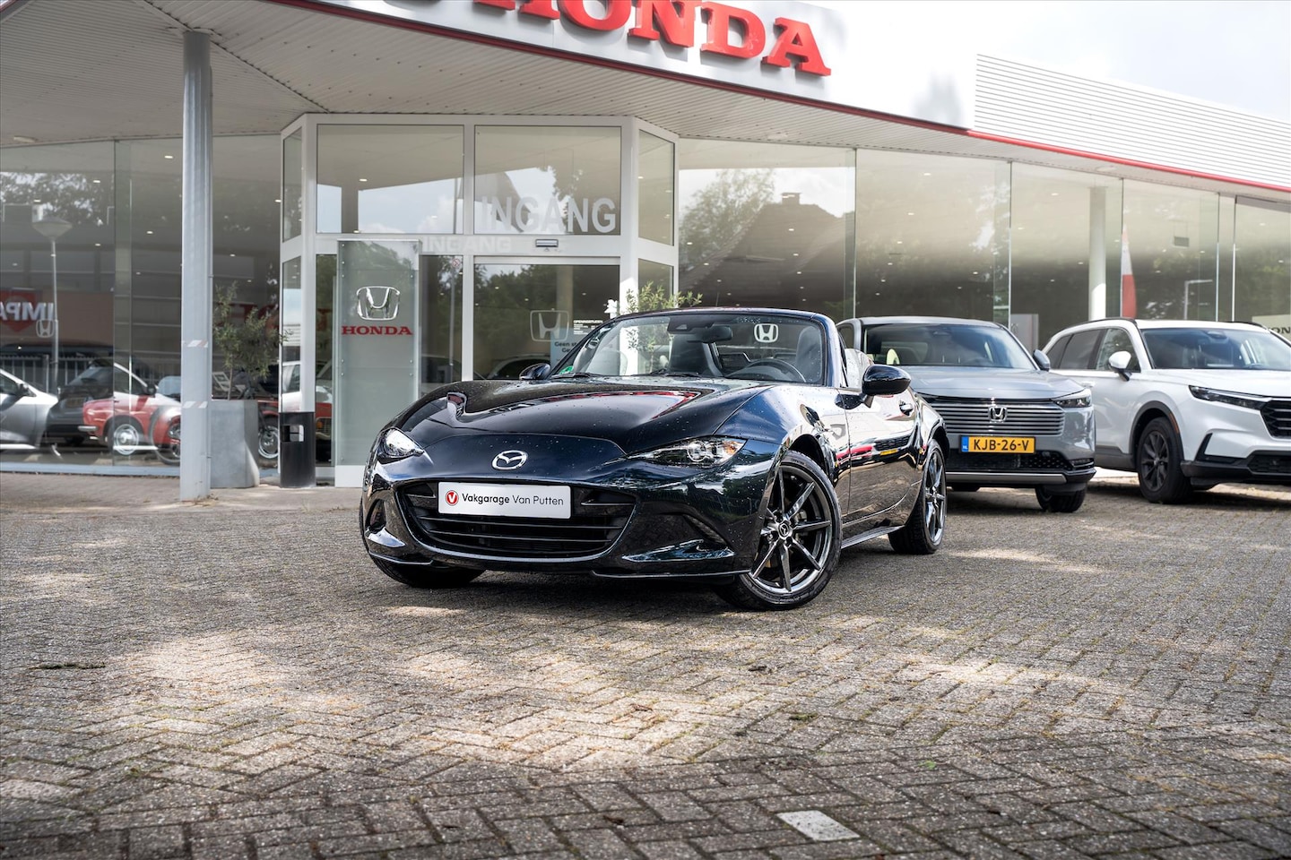 Mazda MX-5 - Roadster 2.0 Skyactiv-GT-M - 184 PK | lage km stand | Dealeronderhouden | DAB | PDC achter - AutoWereld.nl