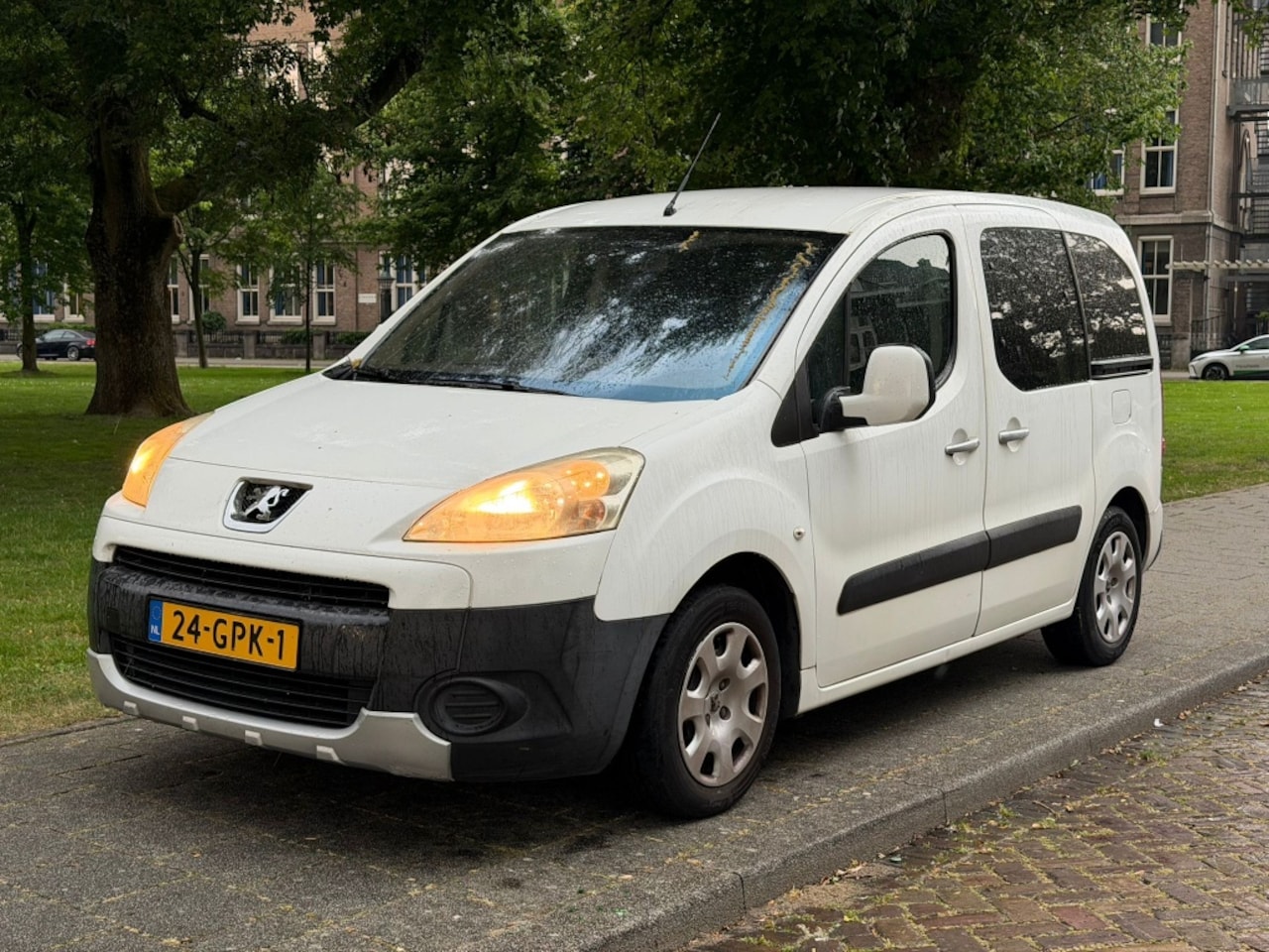 Peugeot Partner Tepee - 1.6 HDiF 90PK XT Airco 5-Zits - AutoWereld.nl