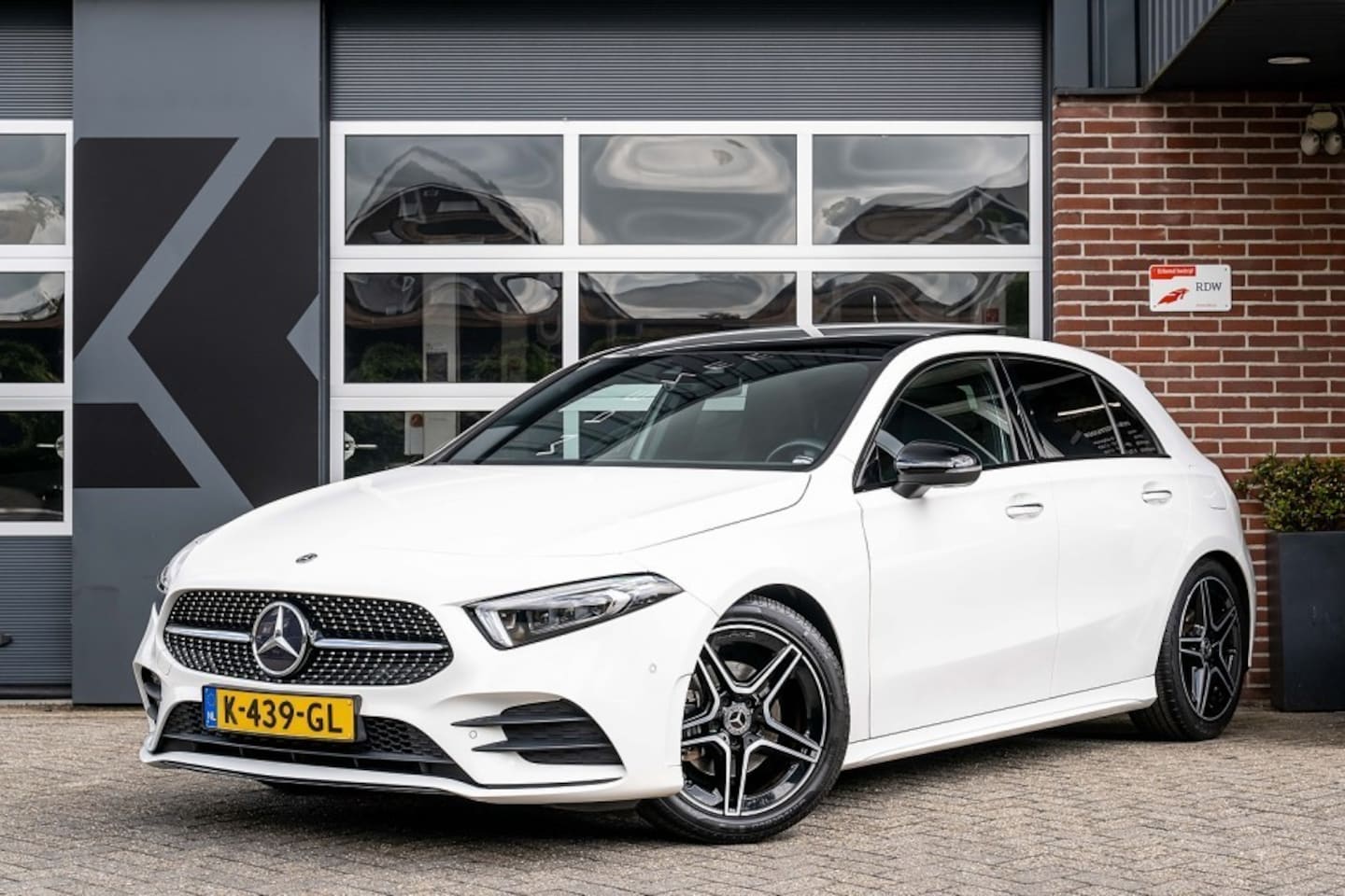 Mercedes-Benz A-klasse - 180 Business Solution AMG | Panorama | Widescreen Display | Camera | Night Package | Sfeer - AutoWereld.nl