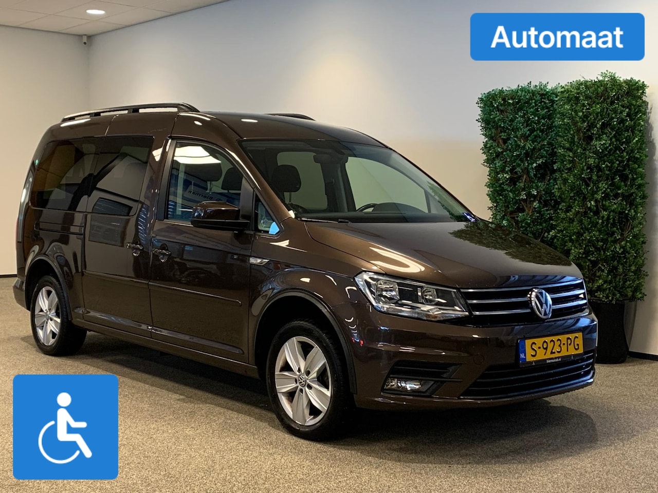 Volkswagen Caddy Maxi - Rolstoelauto Automaat 5+1 - AutoWereld.nl