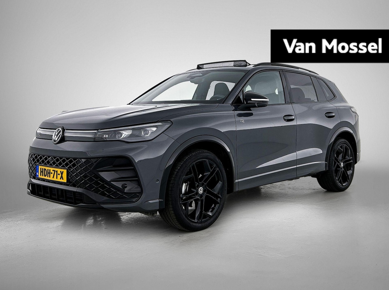 Volkswagen Tiguan - 1.5 eTSI R-Line Edition | 150PK | Automaat | Black Style | Trekhaak | 360* Camera | Panor - AutoWereld.nl