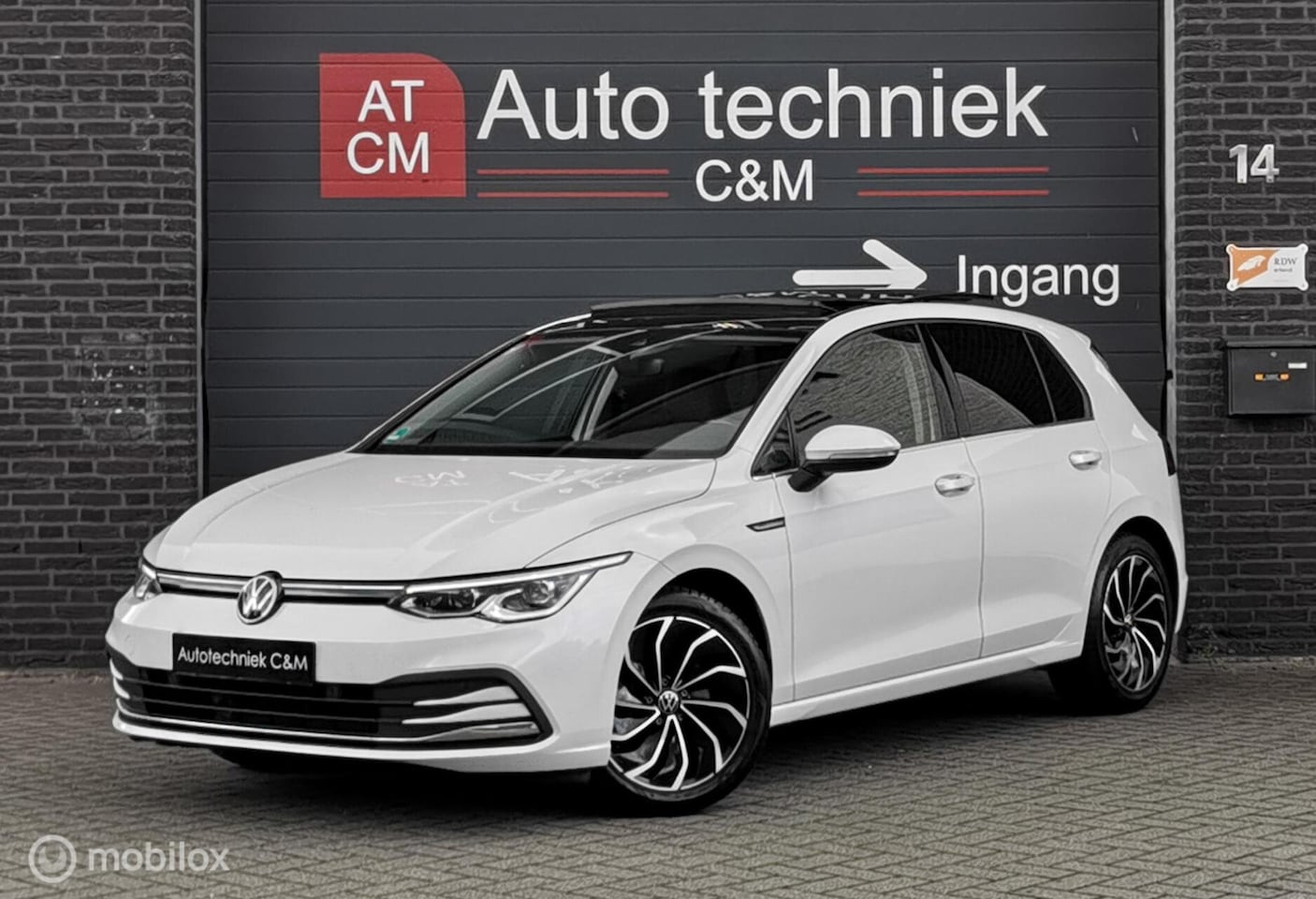 Volkswagen Golf - 1.5 TSI 150PK/DSG/ACC/DCC/PANO/IQLIGHT/NAVI/ - AutoWereld.nl
