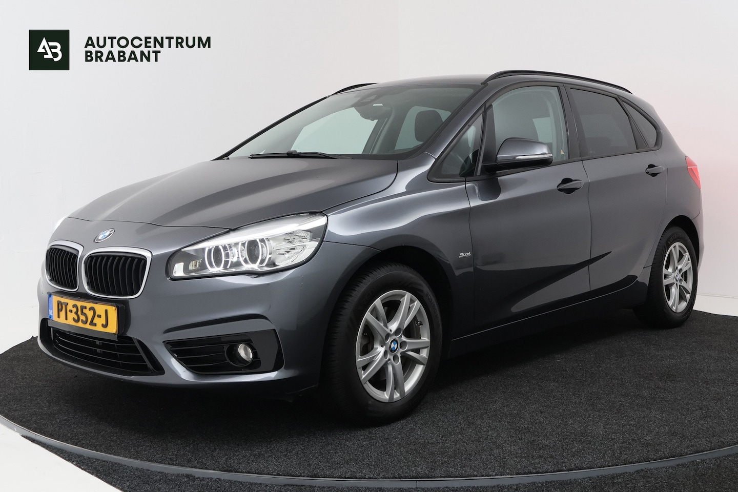 BMW 2-serie Active Tourer - 218i Corporate Lease Executive (NAVIGATIE, SPORTSTOELEN, TREKHAAK, LED, PDC) - AutoWereld.nl