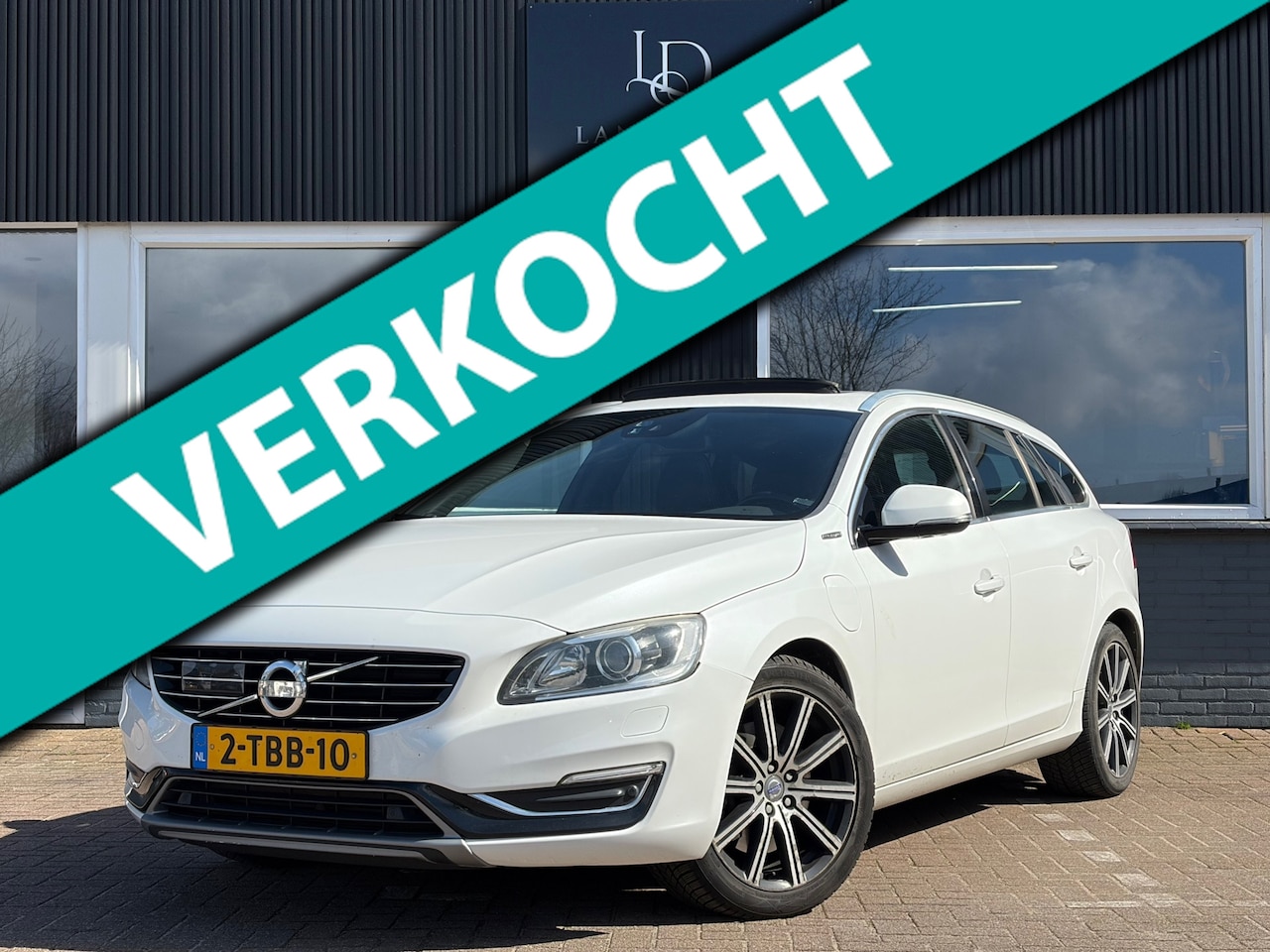 Volvo V60 - 2.4 D6 AWD Plug-In Hybrid Summum / Schuifdak /Leer - AutoWereld.nl