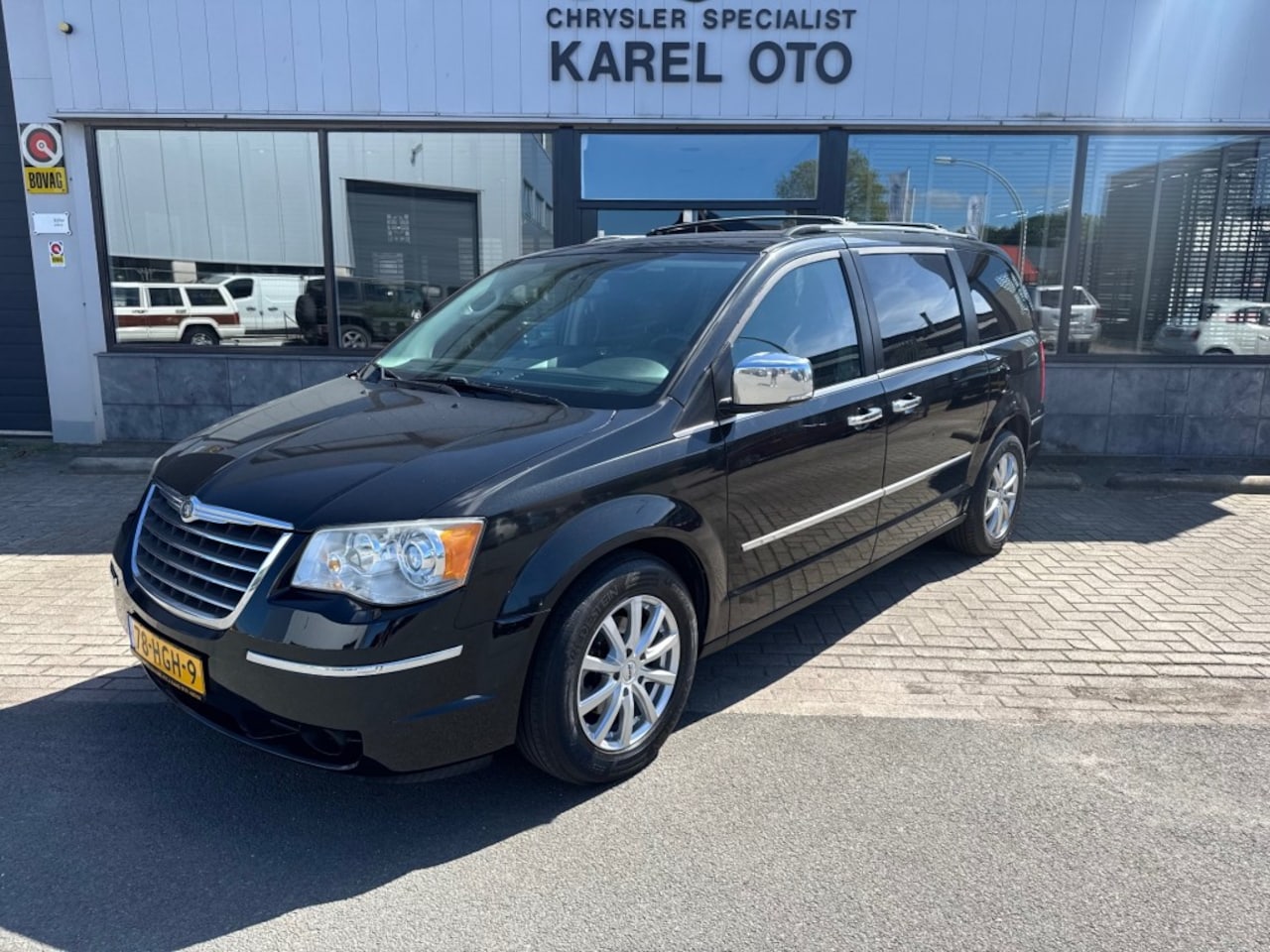 Chrysler Grand Voyager - 3.8i LIMITED SWIVEL 'N GO - AutoWereld.nl