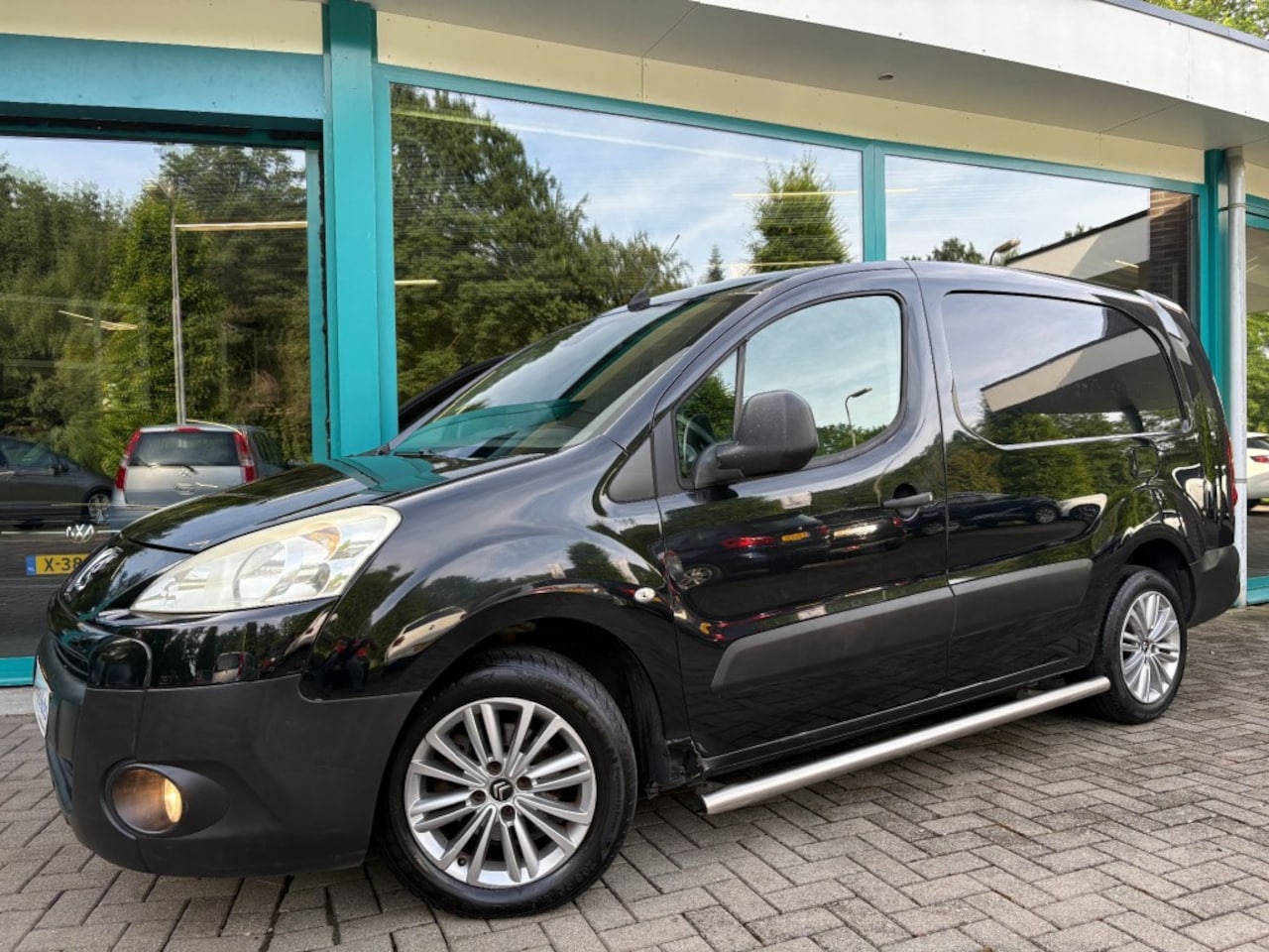 Peugeot Partner - 1.6 HDI L2 Airco, Cruise, Pdc, TrHaak, NAP - AutoWereld.nl