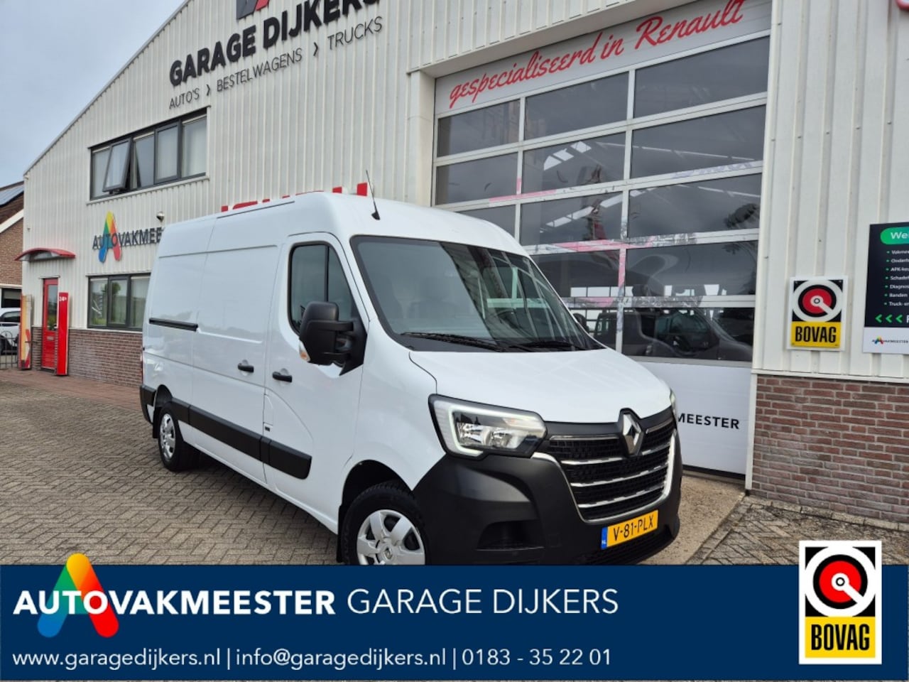 Renault Master - L2H2 2,3 dci 135 Pk Euro 6 35.693 Km!! PDC Camera Navi 2500 Kg Trekgewicht - AutoWereld.nl