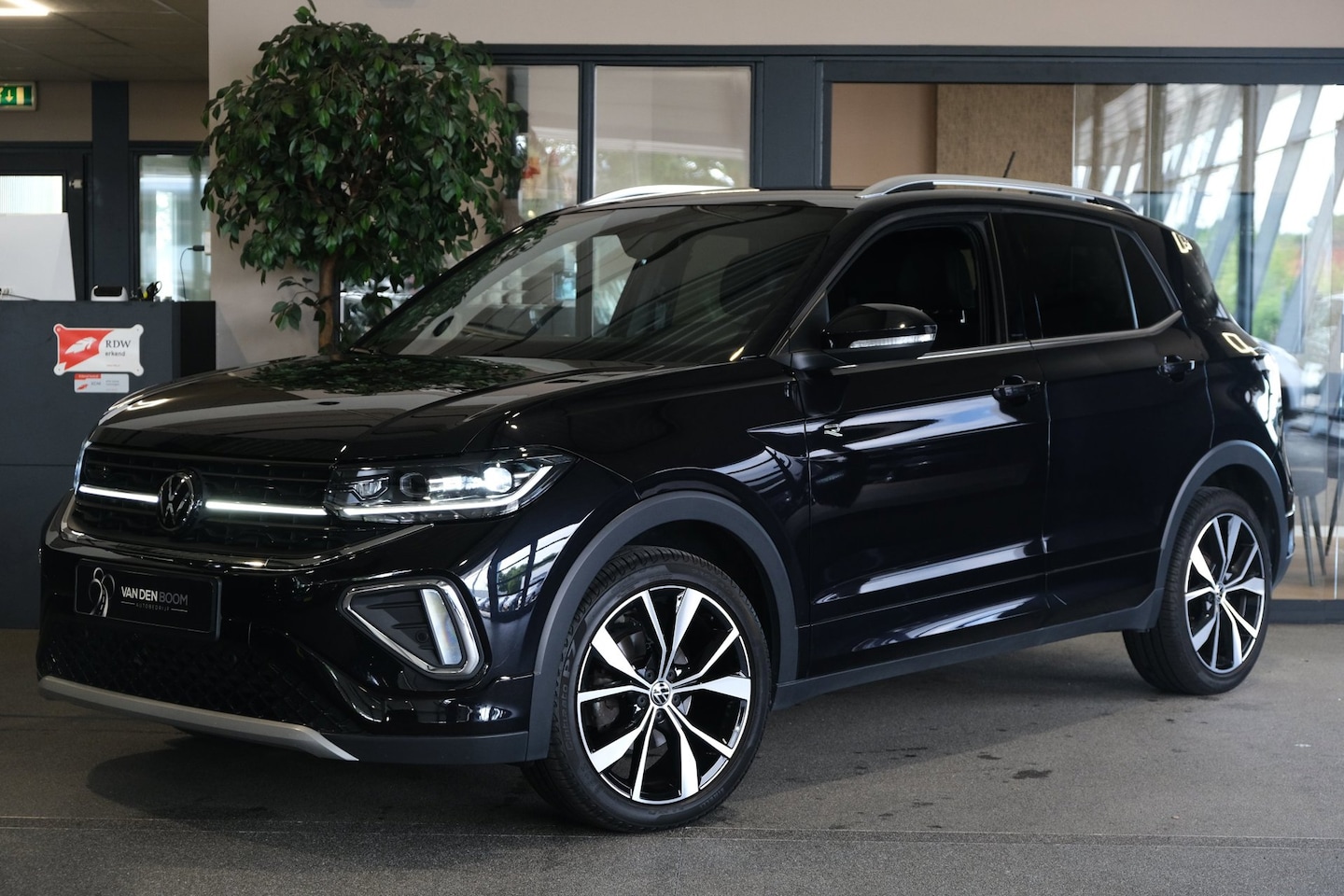 Volkswagen T-Cross - 1.0 TSI 2x R-Line DSG Facelift IQ Led Virtual Navi Trekhaak Cam ACC - AutoWereld.nl