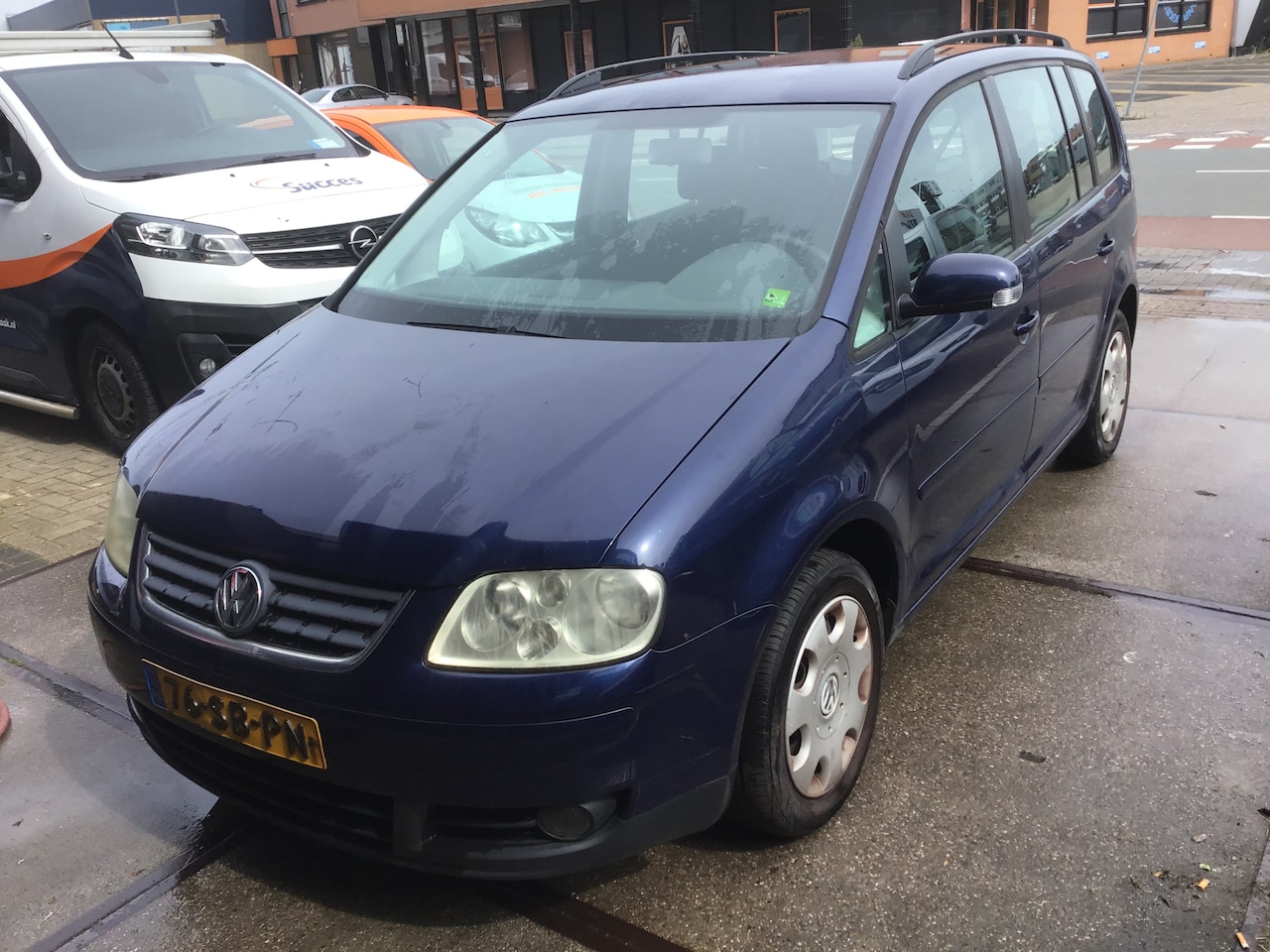 Volkswagen Touran - 2.0-16V FSI Trendline Bj 2005/!!schade!! - AutoWereld.nl