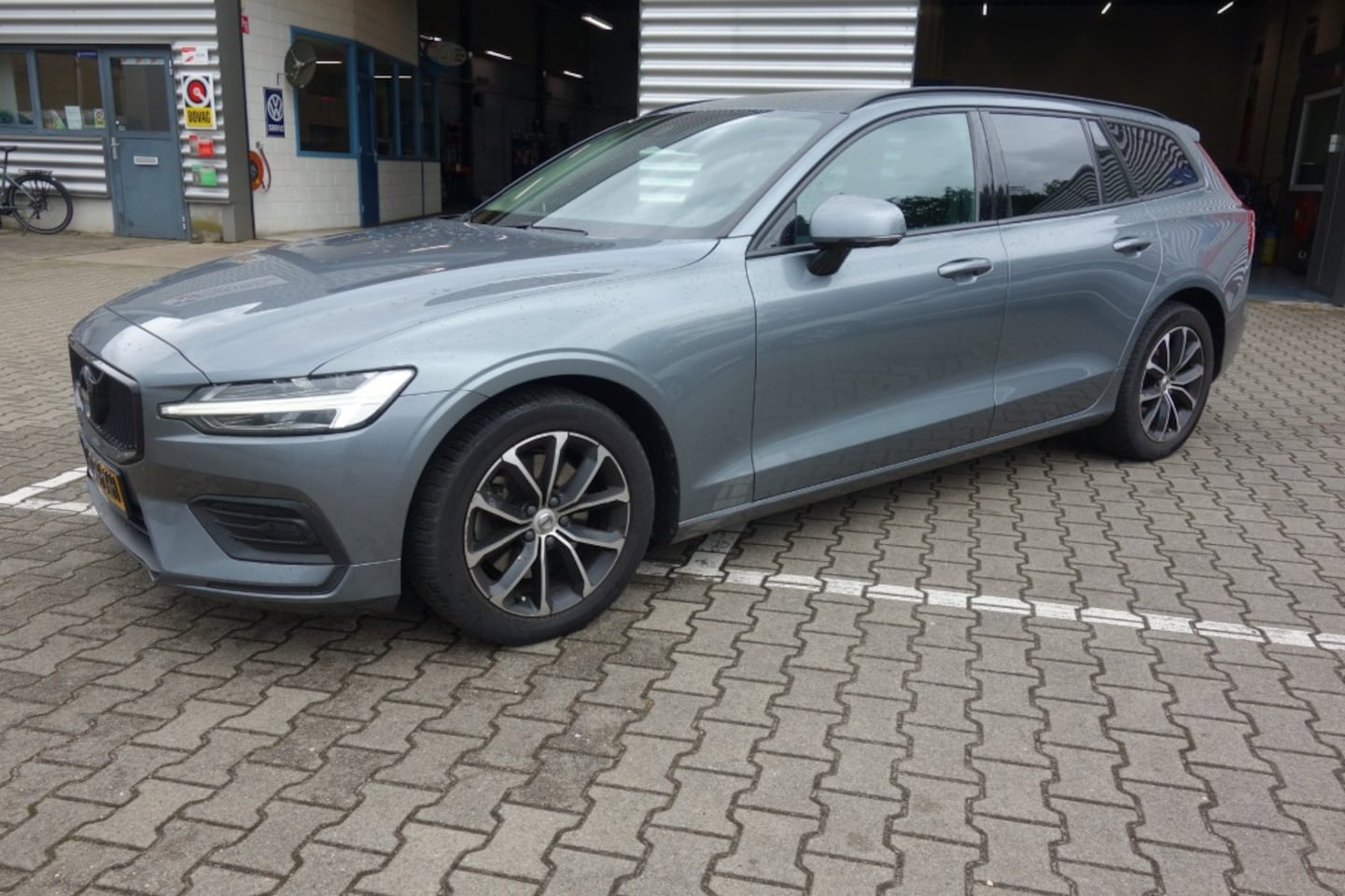 Volvo V60 - 2.0 B3 Momentum 2.0 B3 MOMENTUM, Climate en Park pakket - AutoWereld.nl