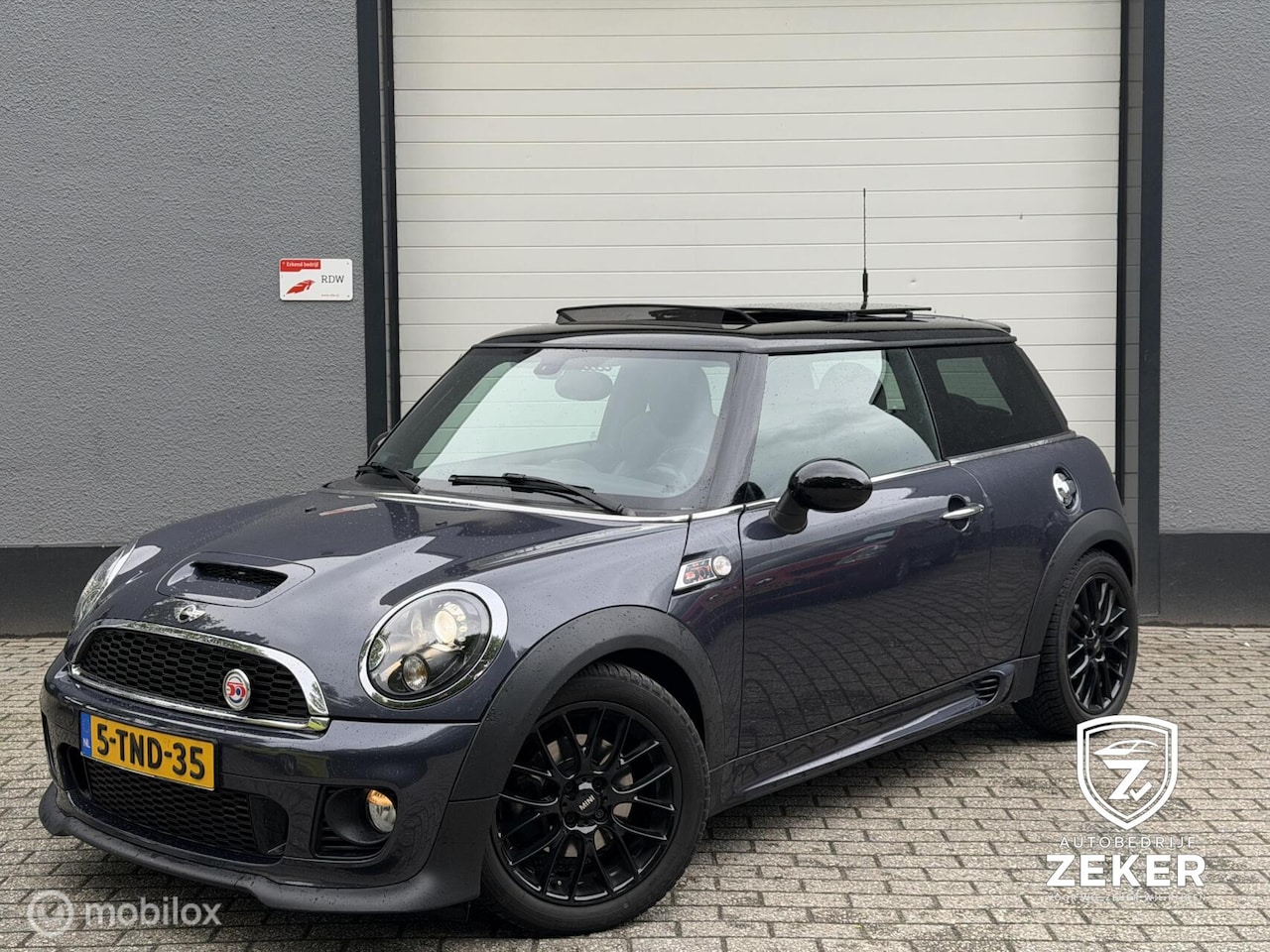MINI Cooper S - Mini 1.6 / 50 Year Edition / NAP / Panoramadak - AutoWereld.nl