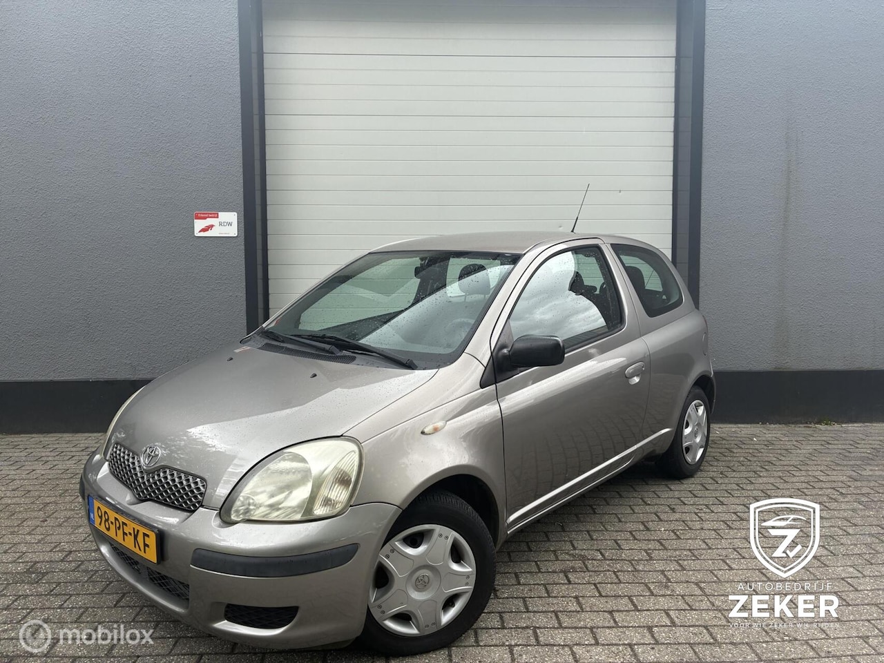 Toyota Yaris - 1.0 VVT-i Idols MMT / automaat / airco / nap / - AutoWereld.nl