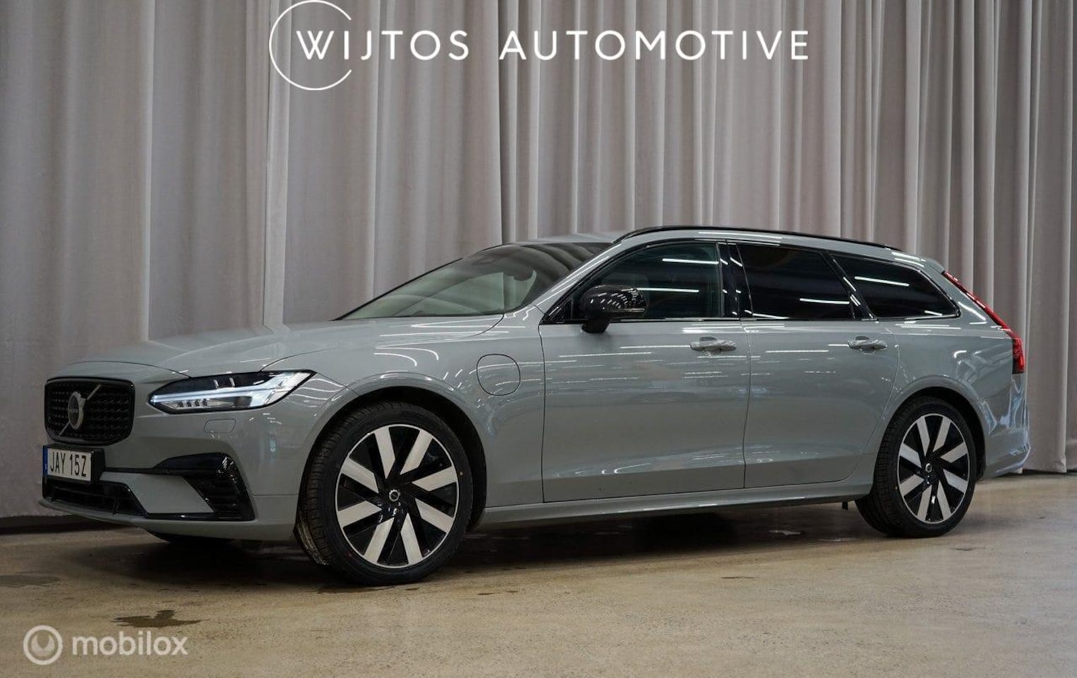 Volvo V90 - 2.0 T6 Plug-in hybrid AWD Plus Dark, B&W, trekhaak - AutoWereld.nl