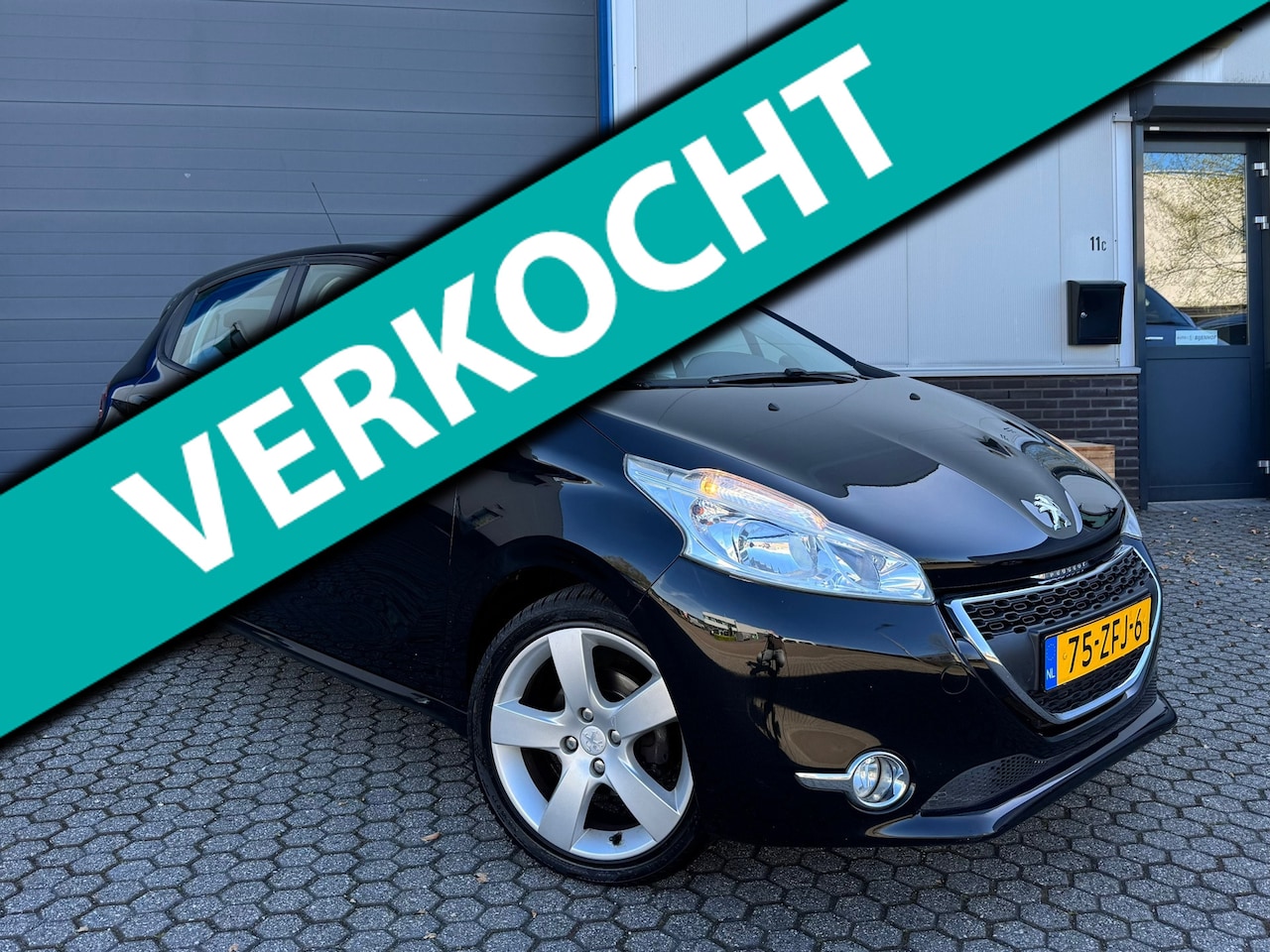 Peugeot 208 - 1.2 VTi Blue Lease | Navi | Trekhaak | 17 Inch | 5Drs - AutoWereld.nl