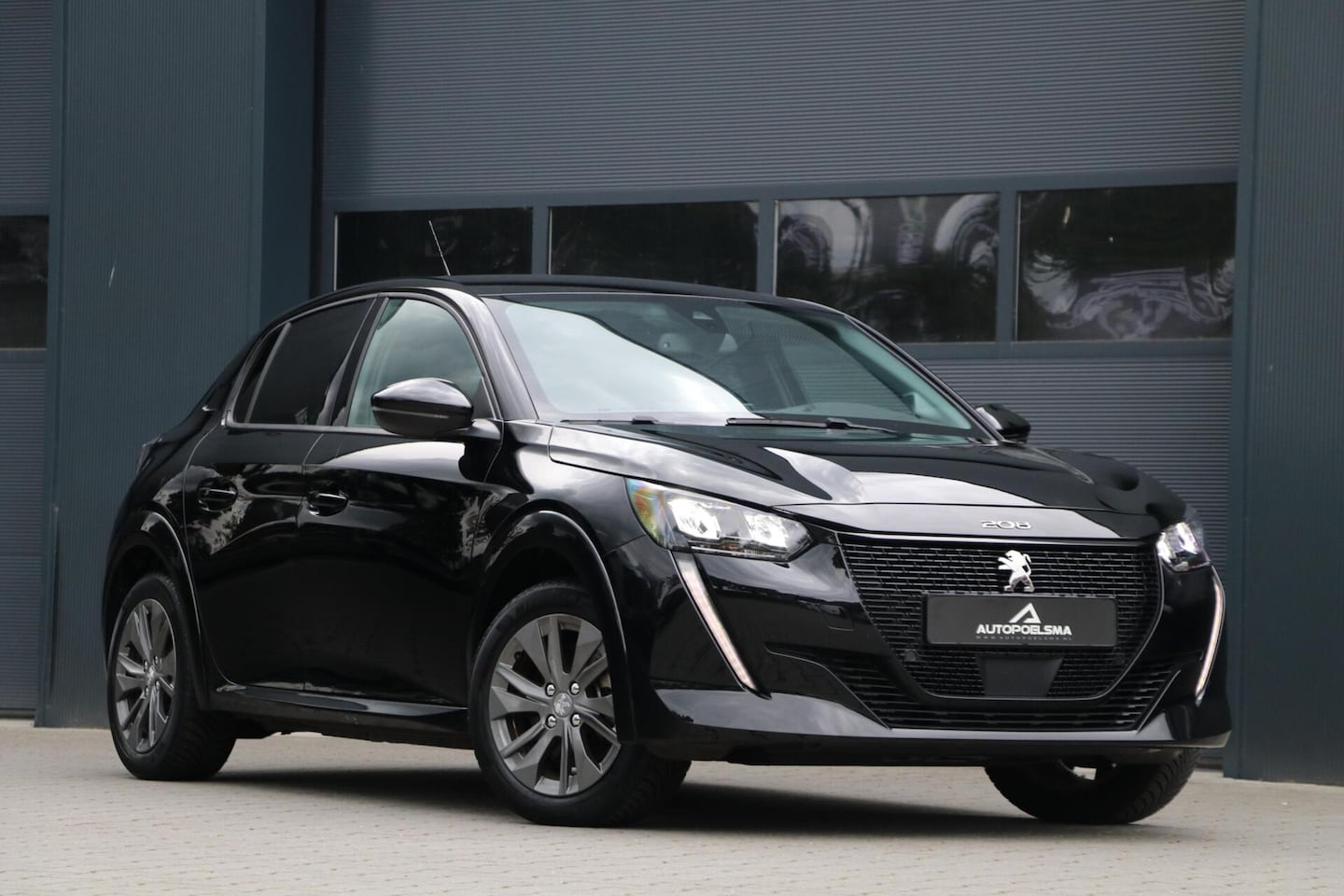 Peugeot e-208 - EV Allure Pack 50 kWh AppleCarplay 3 Fase Camera PrivacyGlass Pdc Lmv 35000KM BJ2021 - AutoWereld.nl