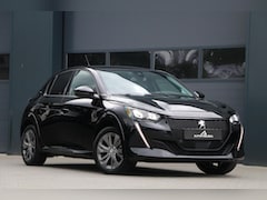 Peugeot e-208 - EV Allure Pack 50 kWh AppleCarplay 3 Fase Camera PrivacyGlass Pdc Lmv 35000KM BJ2021