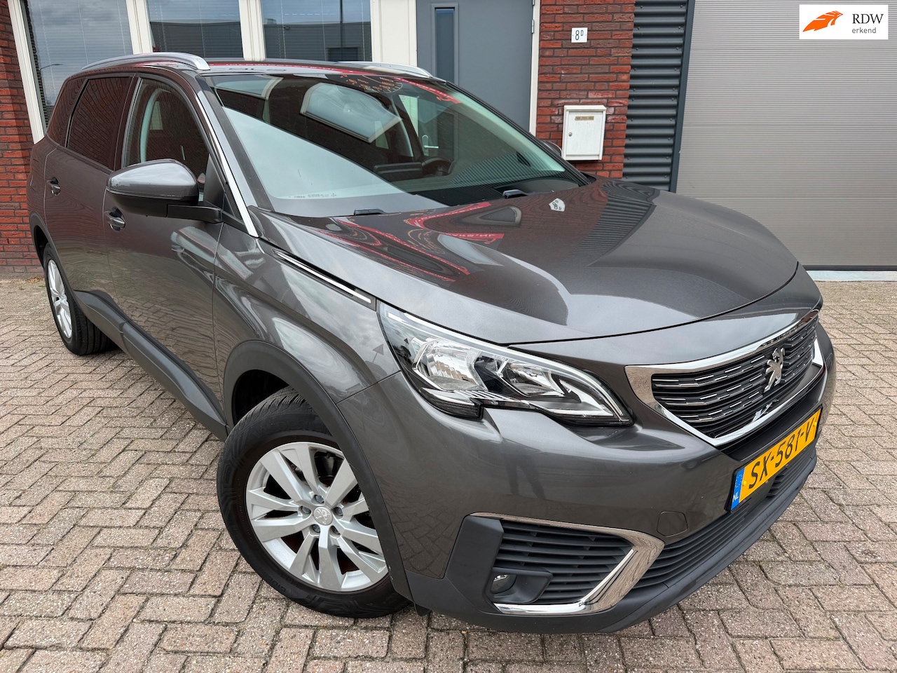 Peugeot 5008 - 1.2 PureTech Blue Lease Executive / Navi / PDC / Carplay / LM - AutoWereld.nl