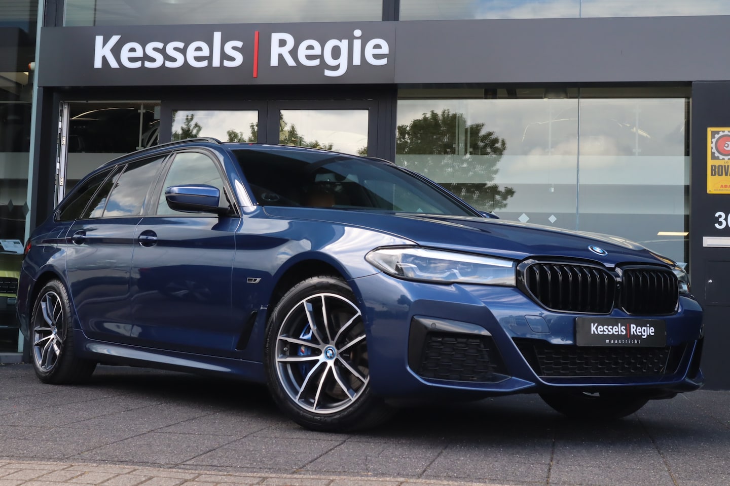 BMW 5-serie Touring - 530e M-Sport | Leer | CarPlay | Ambient | Stoelverwarming | Sensoren | DAB | LED - AutoWereld.nl