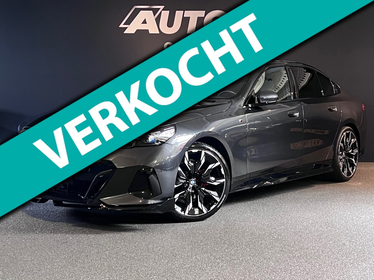 BMW 5-serie - 520i High Executive Edition M Stuurverwarming/ Stoelverwarming achter/ 21"/ Glazendak/ Mem - AutoWereld.nl