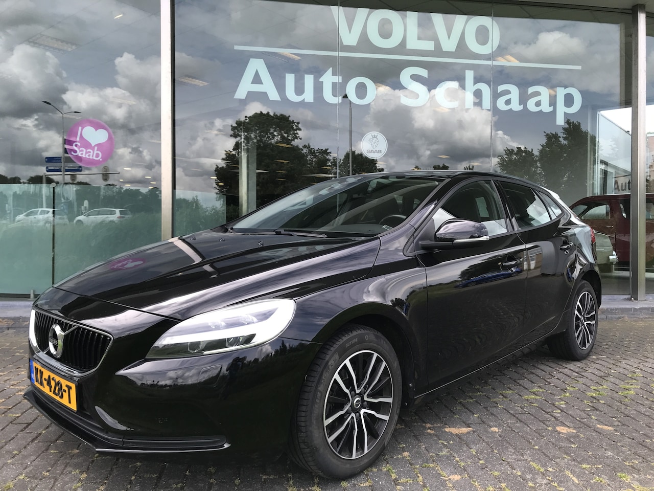 Volvo V40 - 2.0 T2 Nordic+ | Rijklaar incl garantie | Verwarmbaar voorruit LED koplampen Navigatie - AutoWereld.nl