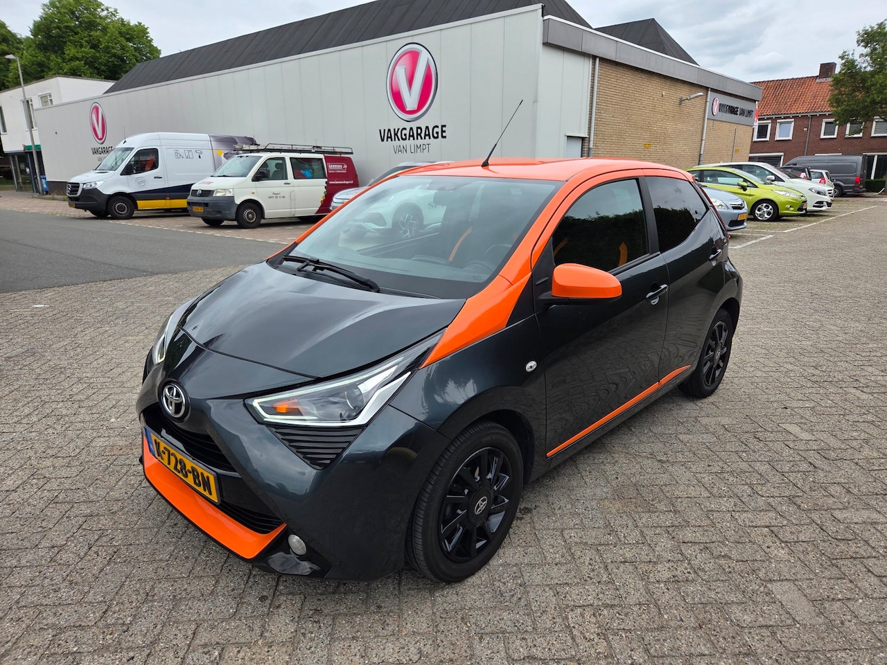Toyota Aygo - 1.0 VVT-i x-JBL | Climate controle | LM-velgen - AutoWereld.nl