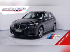 BMW X1 - sDrive20i M Sport Panoramadak 1e Eig. NAP Head up Camera Apple Carplay Led koplampen