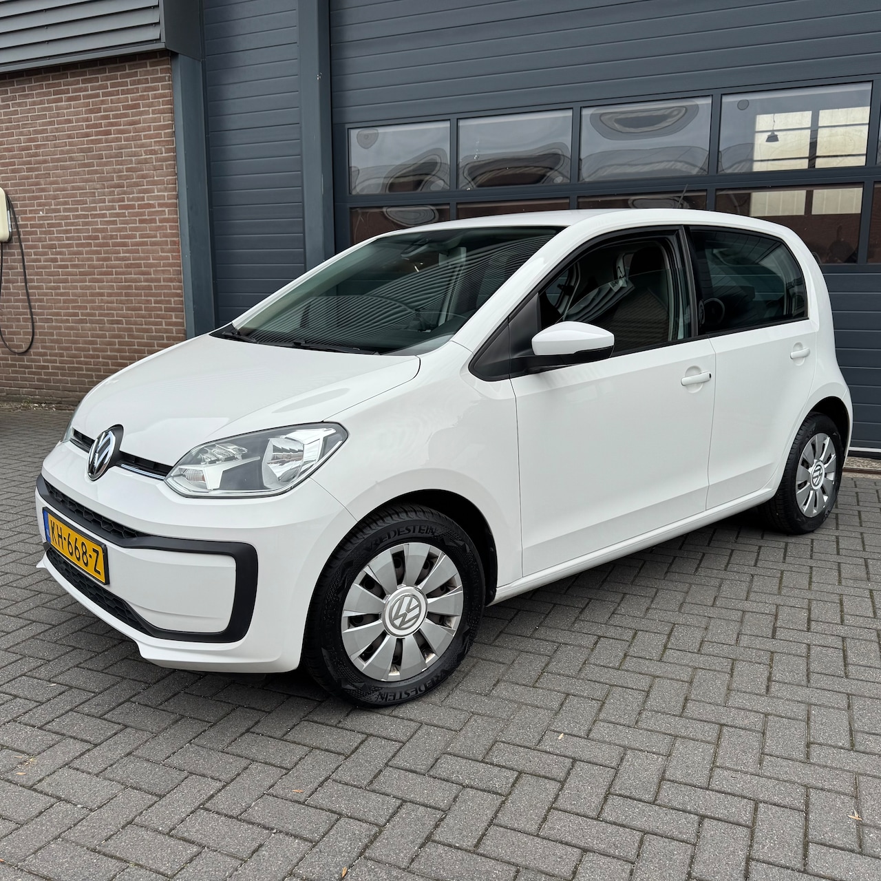 Volkswagen Up! - 1.0 BMT move up! AIRCO/DAB/BLUETOOTH/ALL SEASON - AutoWereld.nl