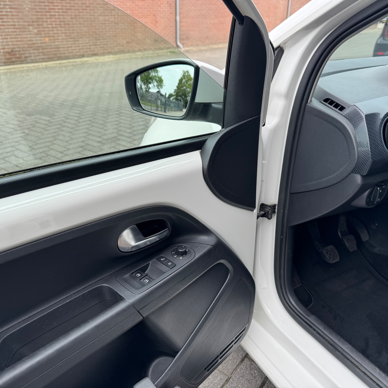 Volkswagen Up! - 1.0 BMT move up! AIRCO/DAB/BLUETOOTH/ALL SEASON