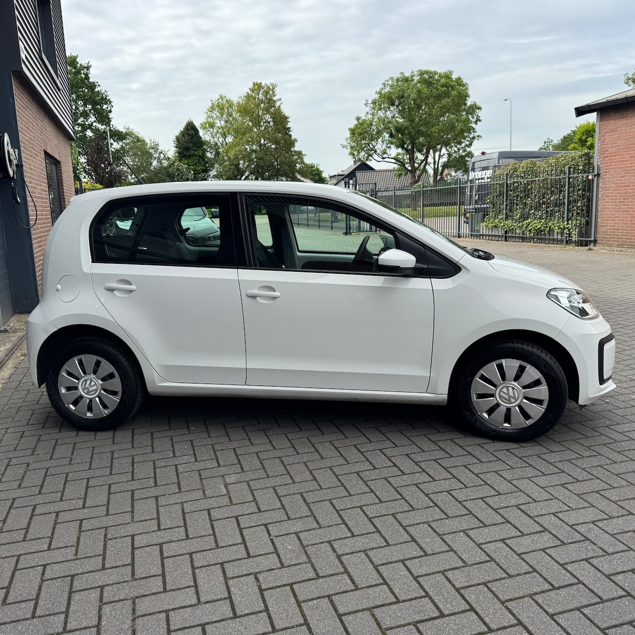 Volkswagen Up! - 1.0 BMT move up! AIRCO/DAB/BLUETOOTH/ALL SEASON