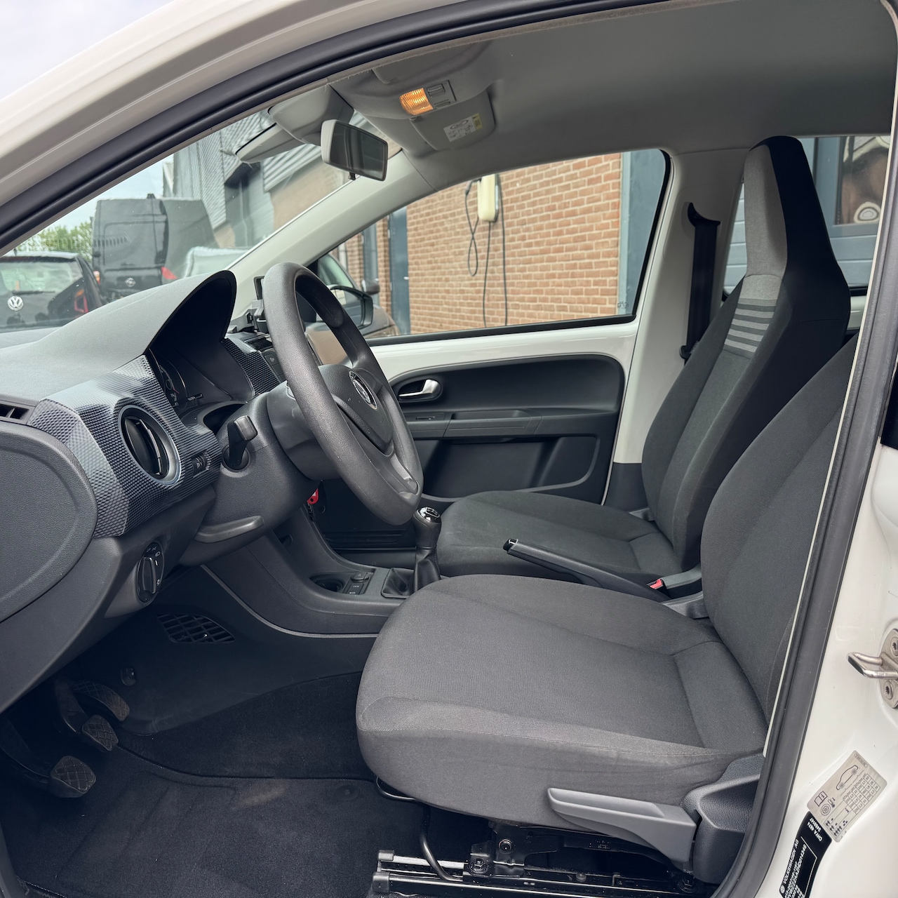 Volkswagen Up! - 1.0 BMT move up! AIRCO/DAB/BLUETOOTH/ALL SEASON