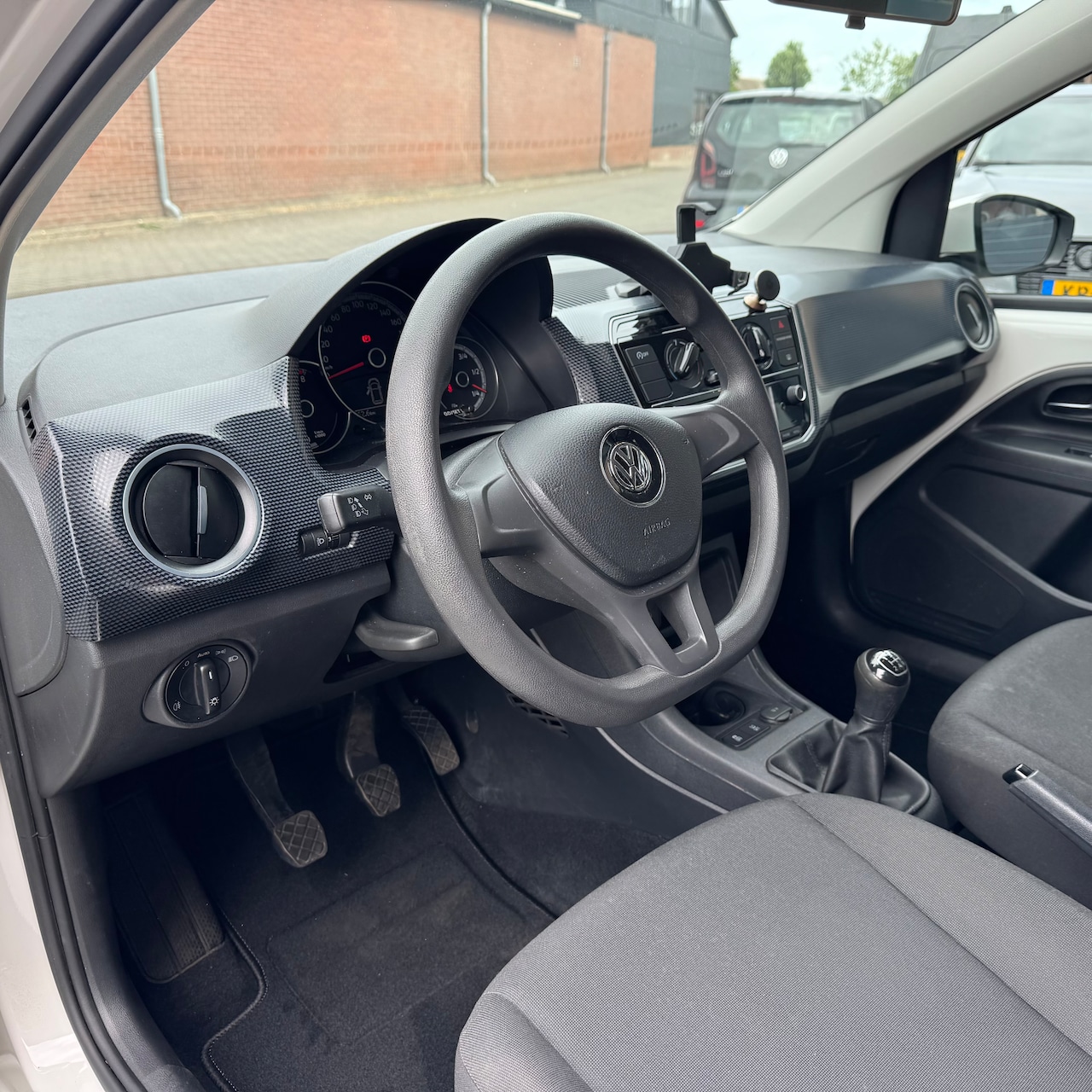 Volkswagen Up! - 1.0 BMT move up! AIRCO/DAB/BLUETOOTH/ALL SEASON