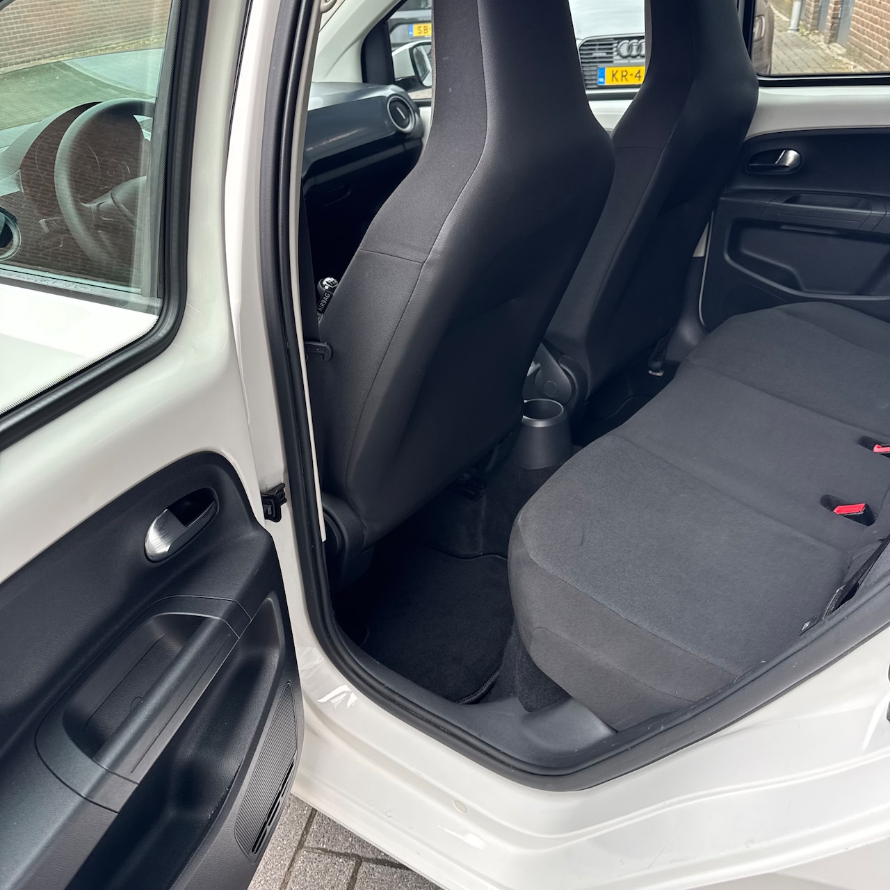 Volkswagen Up! - 1.0 BMT move up! AIRCO/DAB/BLUETOOTH/ALL SEASON