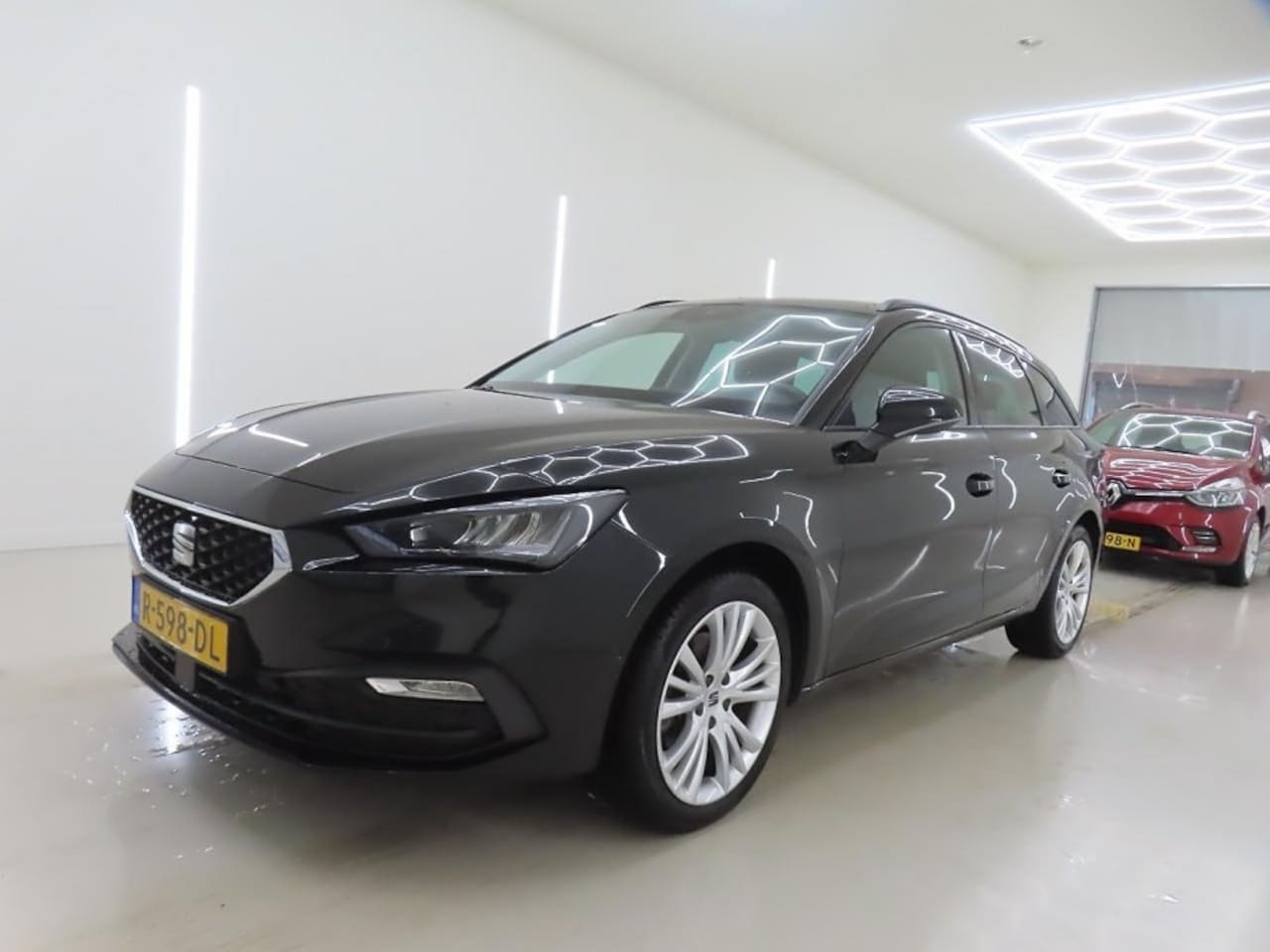 SEAT Leon Sportstourer - 1.0 TSI Style Business Intense ✅ CarPlay/Android ✅ 17inch ✅ VRC - AutoWereld.nl