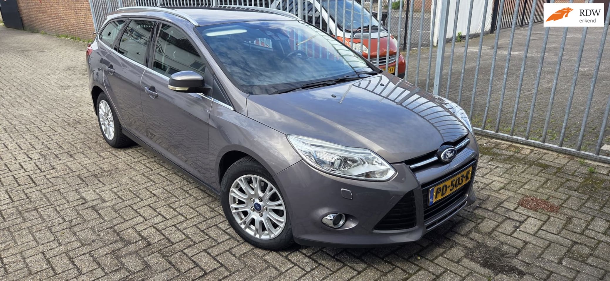 Ford Focus Wagon - 1.6 TDCI Titanium station trekhaak clima nette staat - AutoWereld.nl