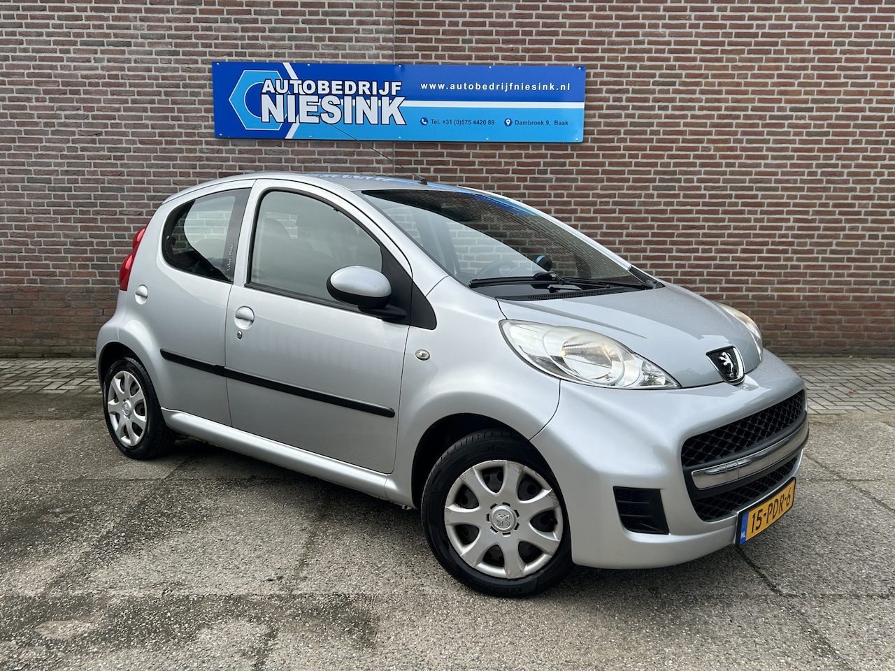 Peugeot 107 - 1.0-12V Urban Move Airco/Centraal vergrendeling - AutoWereld.nl