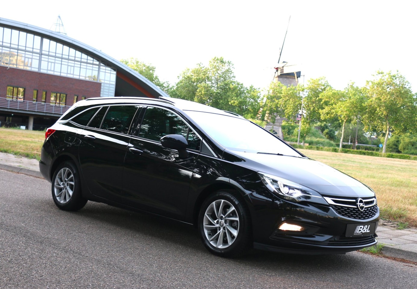 Opel Astra Sports Tourer - 1.4 Automaat 150Pk Full Option Aut 6-bak 1e eigenaar Pano Trekhaak achterbankverwarming Ni - AutoWereld.nl