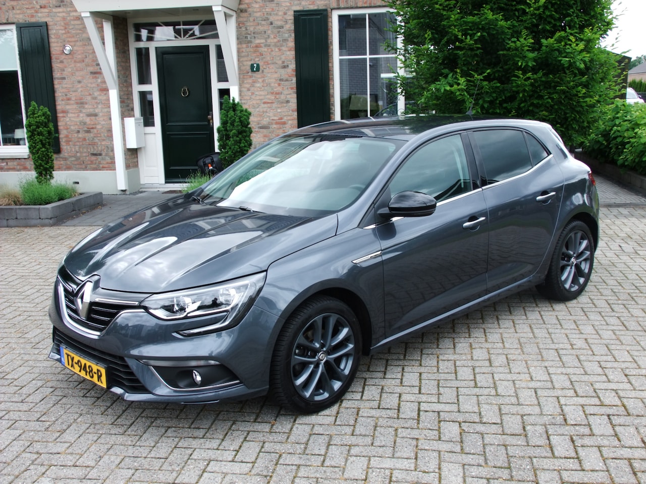 Renault Mégane - 1.3 TCe Limited 1.3 TCe Limited , Pdc , Carplay , Keyless go , Led ,Climate , Cruise enz. - AutoWereld.nl