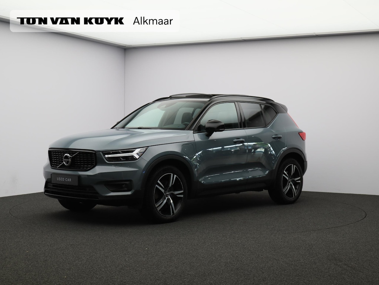 Volvo XC40 - T5 Recharge R-Design / Panorama dak / 360 Camera / BLIS / Stuur+stoel+voorruit+achterbankv - AutoWereld.nl