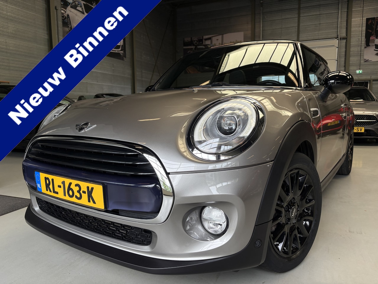 MINI 3-Deurs - 1.5 Cooper Chili Business Cruise, Navi, Pano - AutoWereld.nl