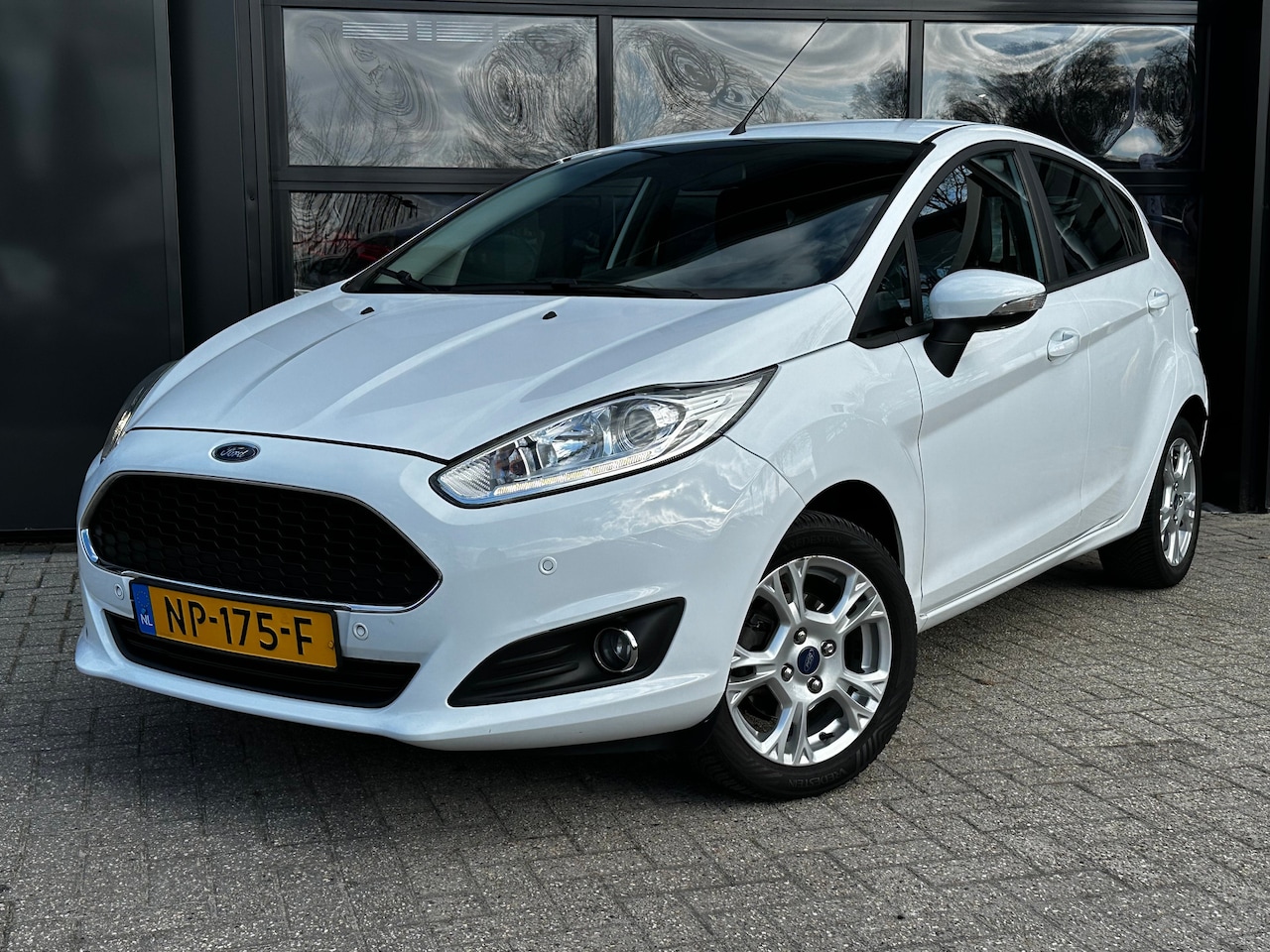 Ford Fiesta - 1.0 Style Ultimate | NAVIGATIE| PARKEERSENSOREN V+A| BLUETOOTH| CRUISE CONTROL| MISTLAMPEN - AutoWereld.nl