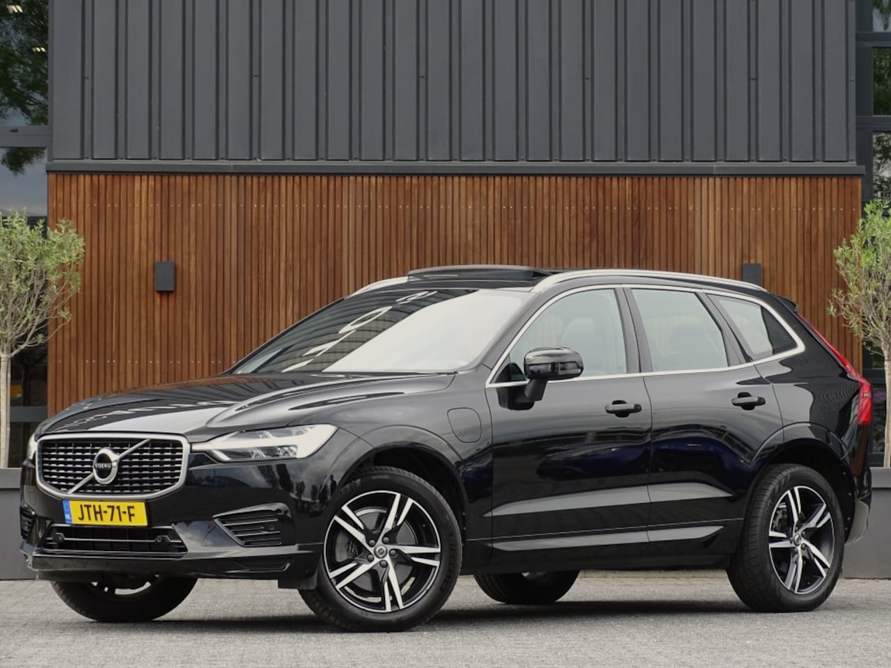 Volvo XC60 - T8 408PK AWD / R-Design / LED - AutoWereld.nl