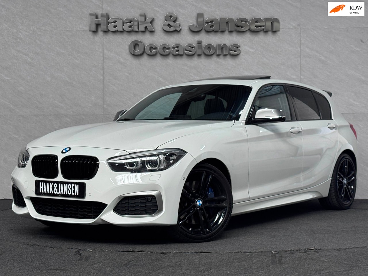 BMW 1-serie - M140i xDrive High Executive HK Pano Memory Camera - AutoWereld.nl