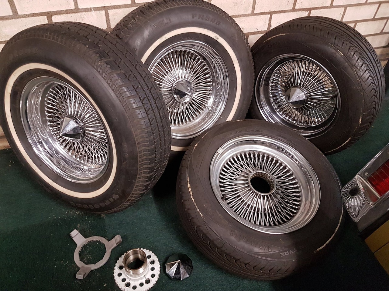 Chevrolet Corvette - Z 1975 wheels set of 4 Corvette Cabrio - AutoWereld.nl
