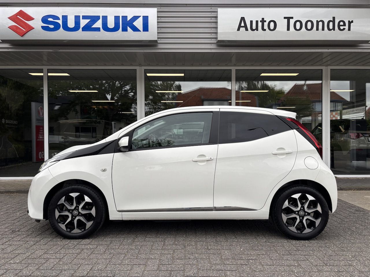 Toyota Aygo - 1.0 VVTi X-Joy/Camera/Carplay/Climate-control - AutoWereld.nl