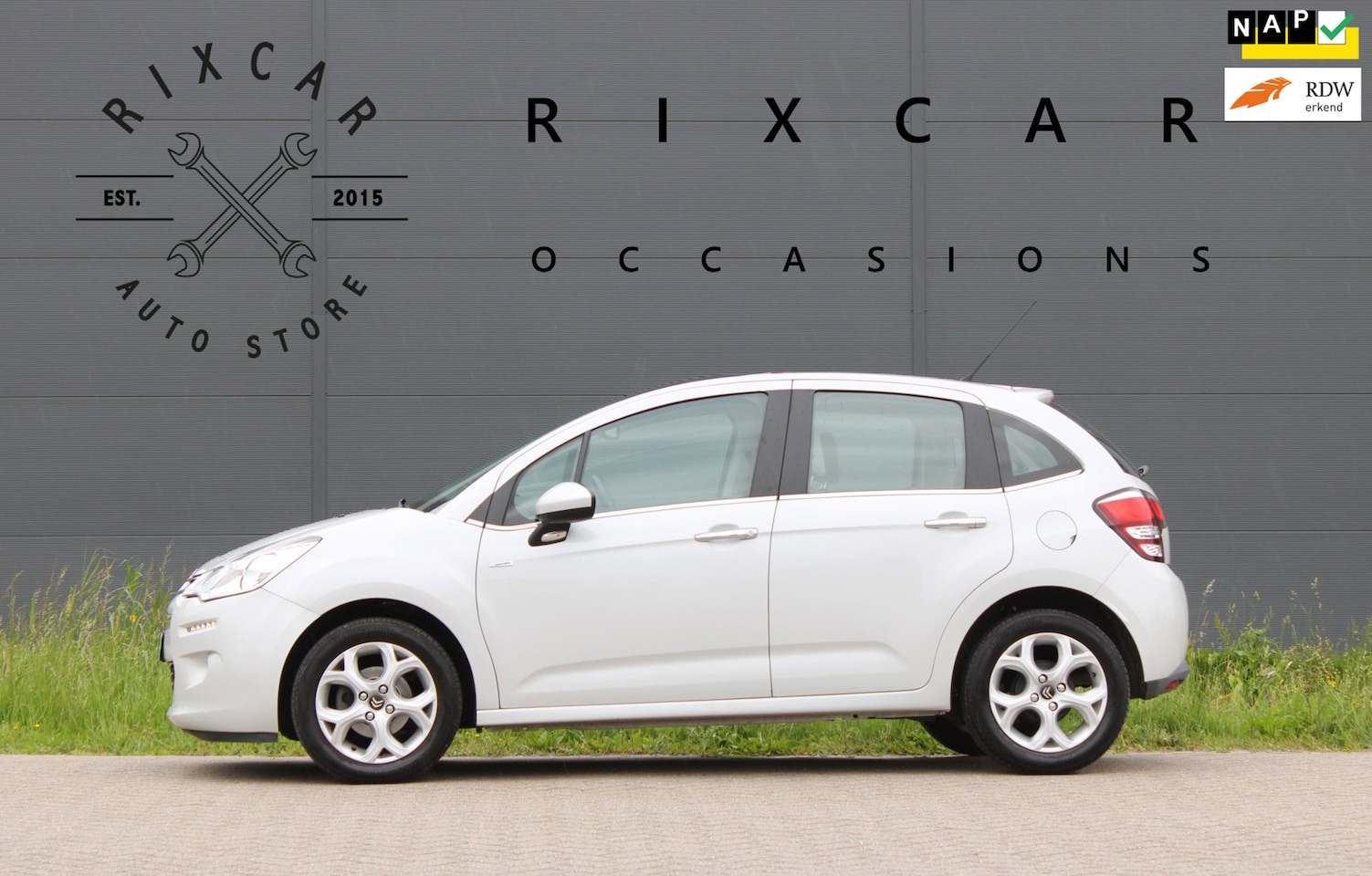 Citroën C3 - 1.2 PureTech Exclusive Panodak ClimateControl PDC !!NIEUWBINNEN!! - AutoWereld.nl