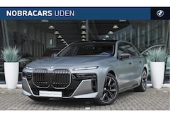 BMW 7-serie - 740d xDrive Executive M Sport Automaat / Connoisseur Pack / Panoramadak Sky Lounge / Execu