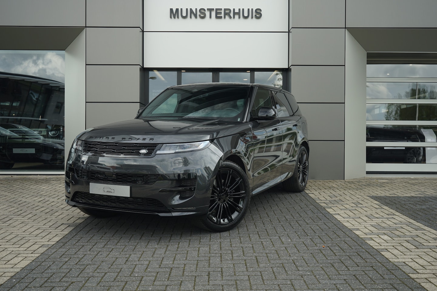 Land Rover Range Rover Sport - 3.0 P460e Momentum Edition PHEV | Elektrische trekhaak | Voorstoelen verwarmd/gekoeld | - AutoWereld.nl