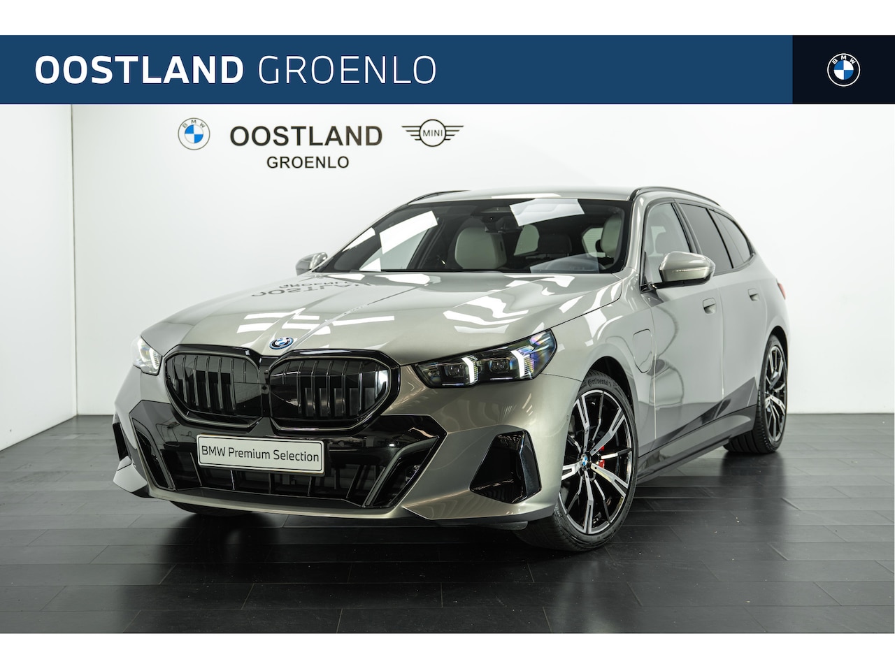 BMW 5-serie Touring - 530e M Sport Automaat / Comfortstoelen / Comfort Access / Achteruitrijcamera / Bowers & Wi - AutoWereld.nl